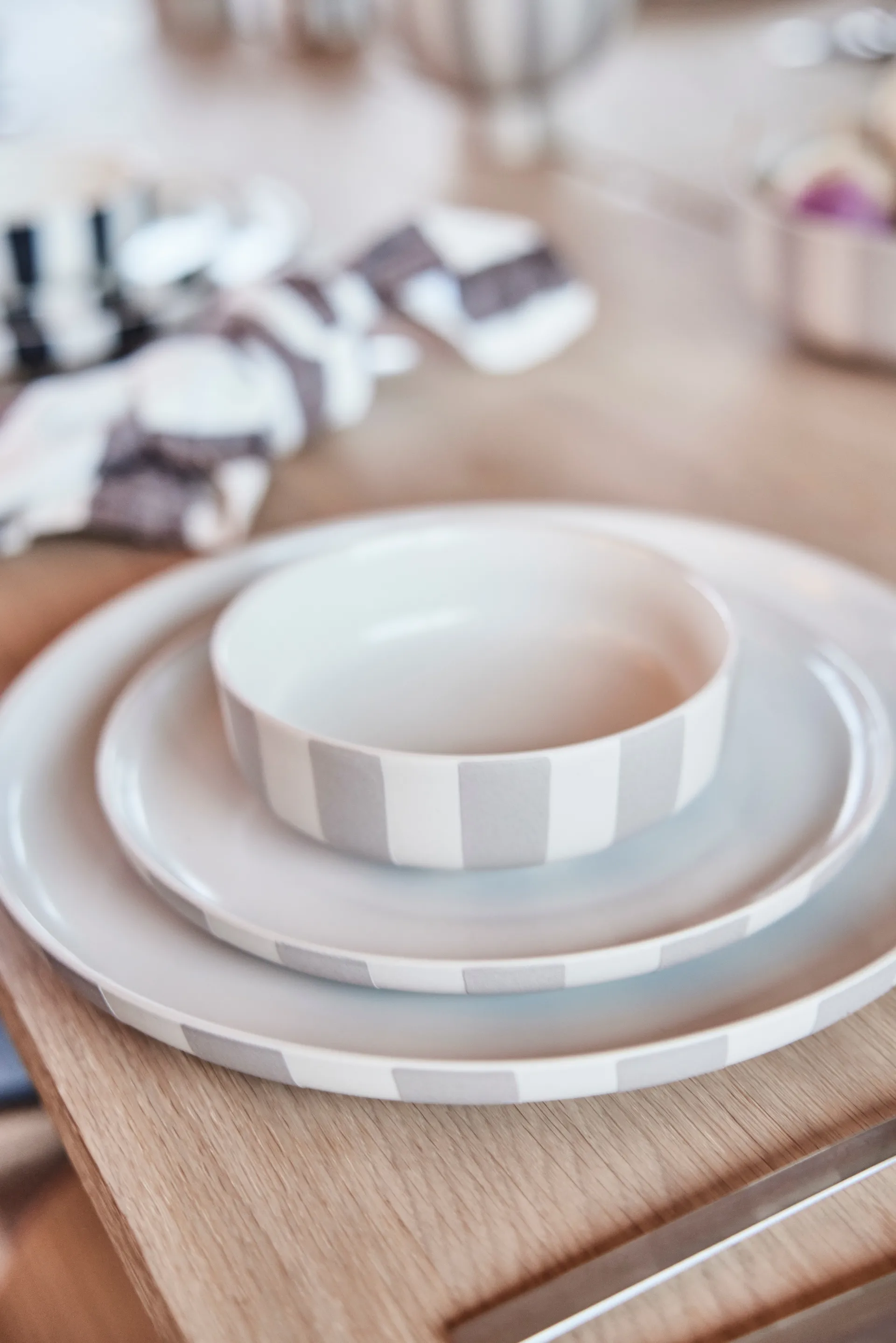 Plato llano Toppu Ø20 cm, Black-white OYOY