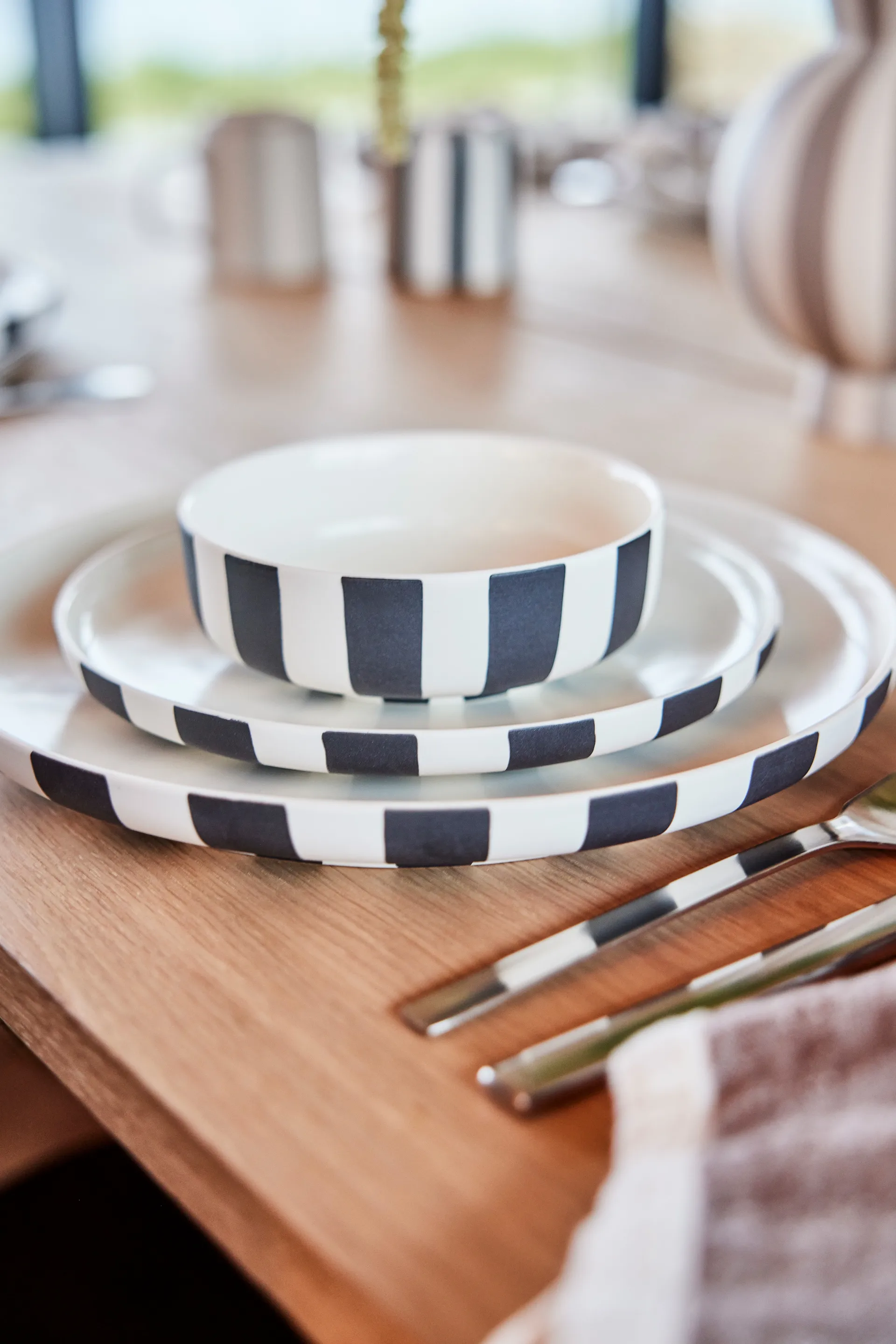 Plato llano Toppu Ø26,5 cm, Black-white OYOY