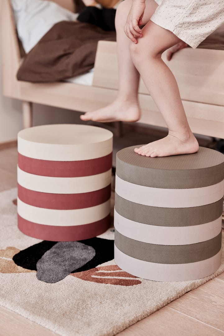 Taburete apilable Iro, Olive-clay OYOY