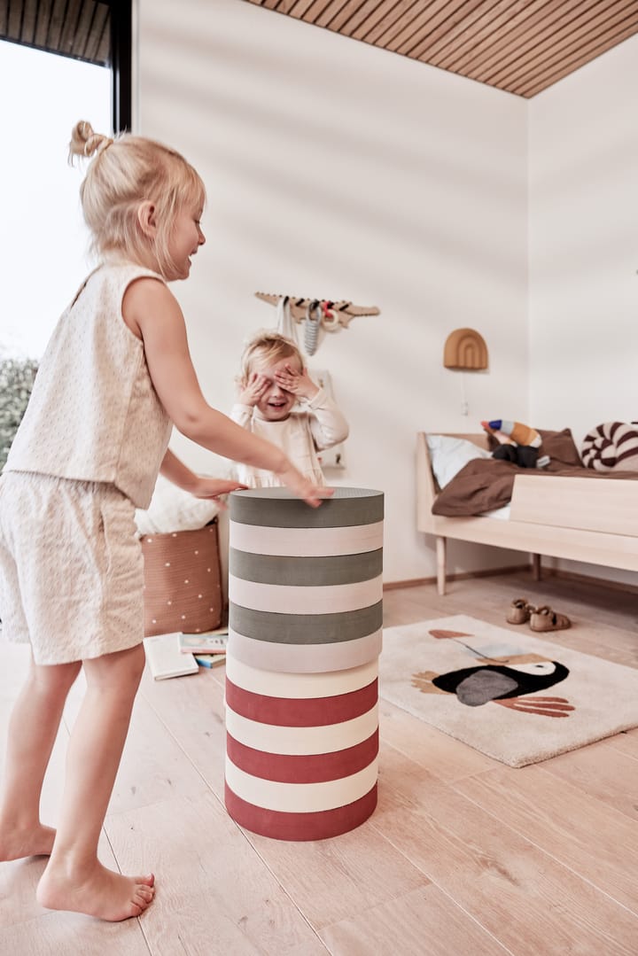 Taburete apilable Iro, Olive-clay OYOY