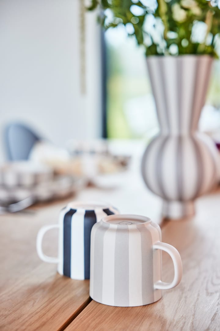 Taza Toppu, Black-white OYOY