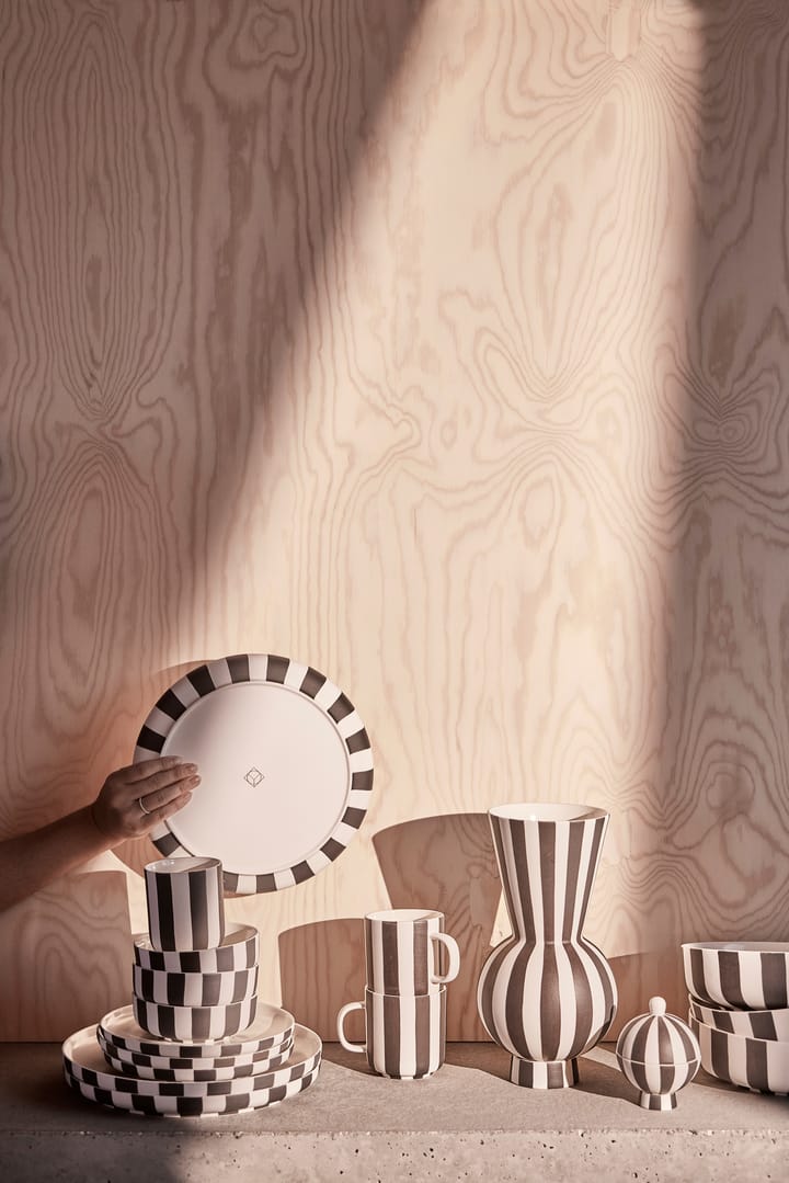 Taza Toppu, Black-white OYOY