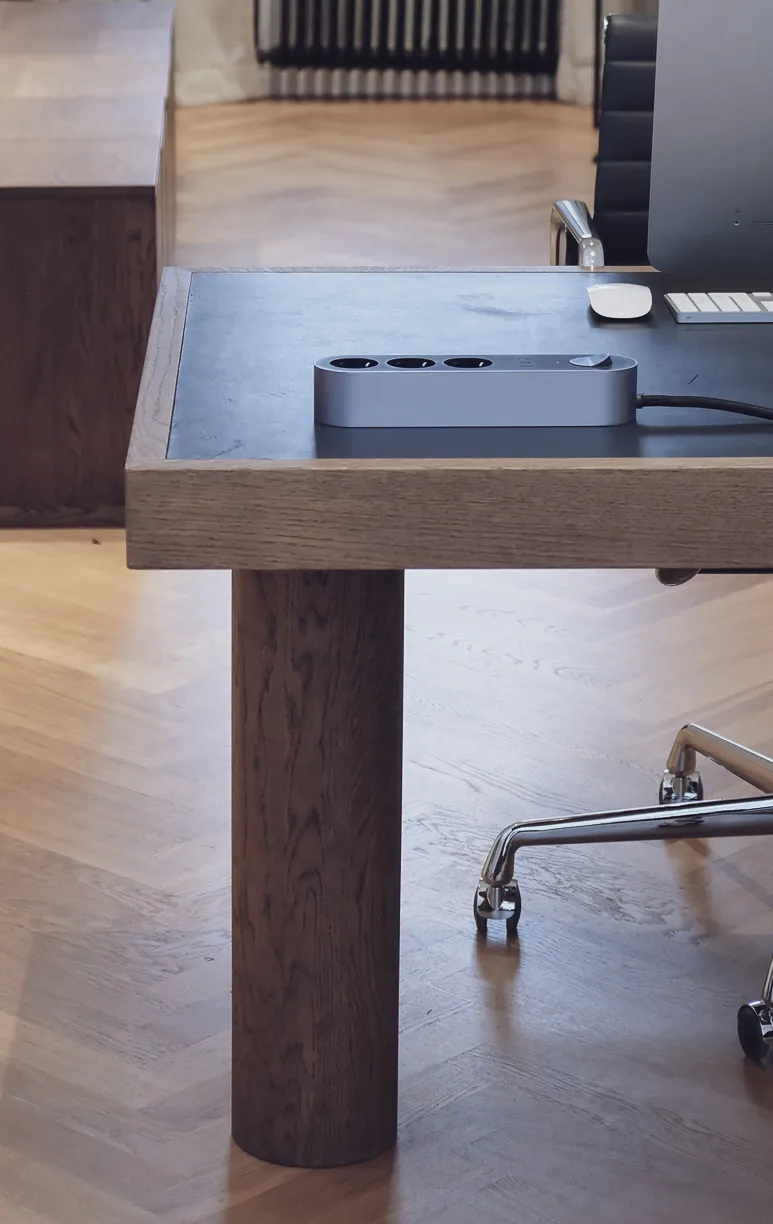 Regleta Edgar Power Bar, Satin aluminium palett3