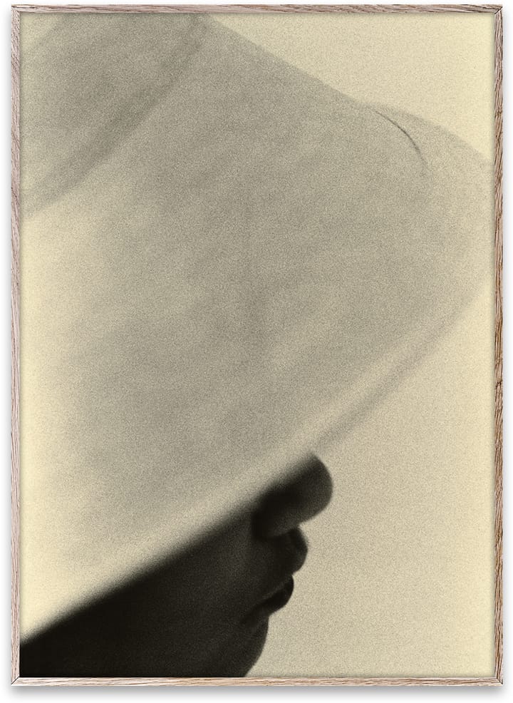 Lámina Girl and Hat, 50x70 cm Paper Collective