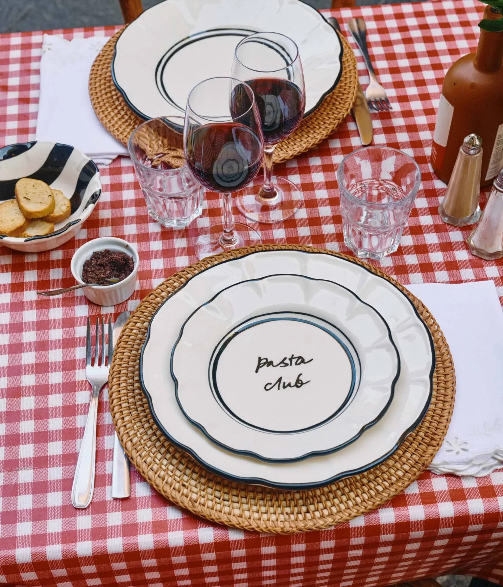 Bistro plato de ensalada, Black, 21,5 cm Pick a Poppy