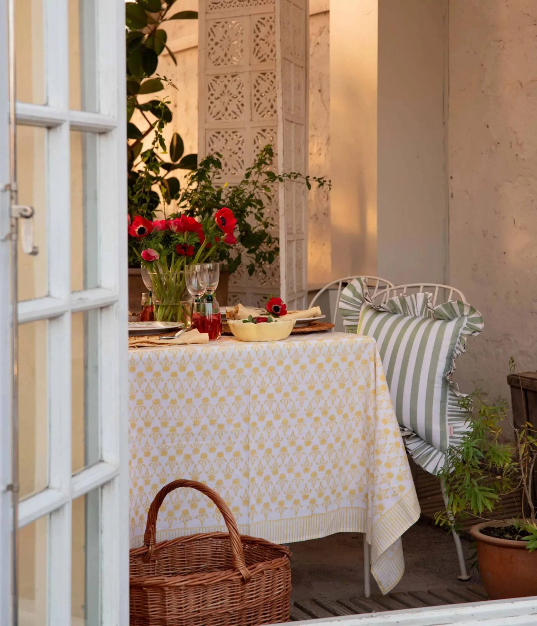 Lily mantel de mesa, Yellow, 250x150 cm Pick a Poppy