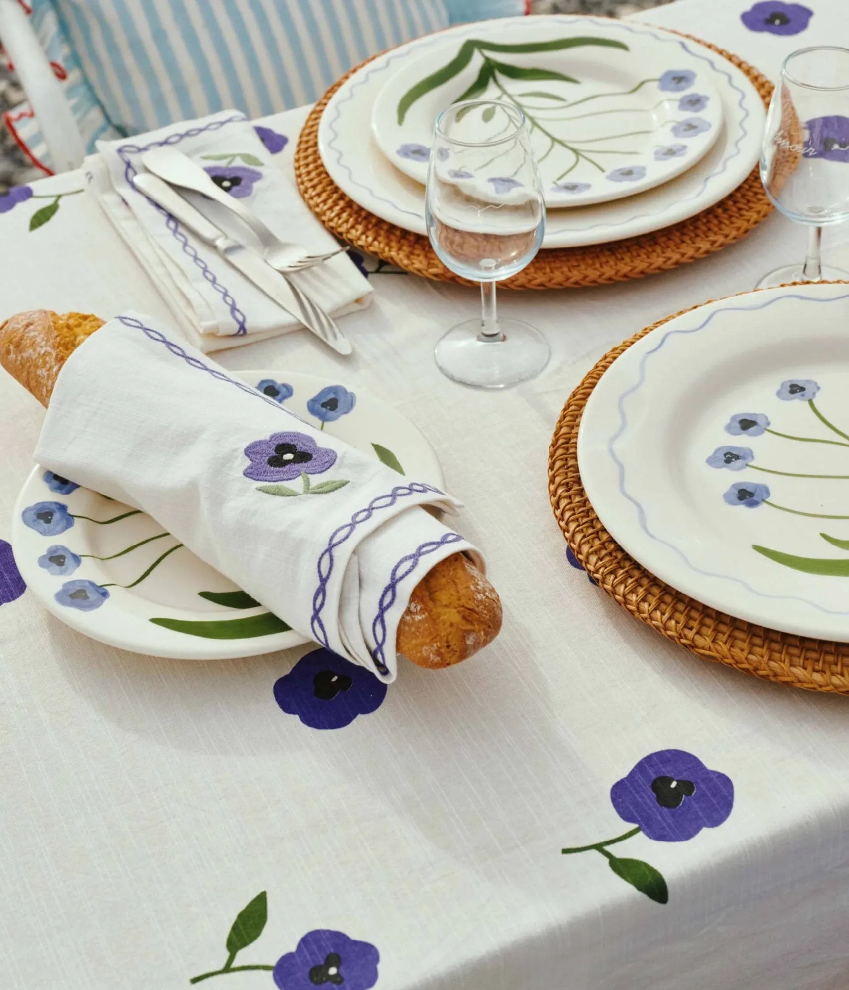 Madelen Möllard Pansy mantel de mesa, Blue, 350x150 cm Pick a Poppy
