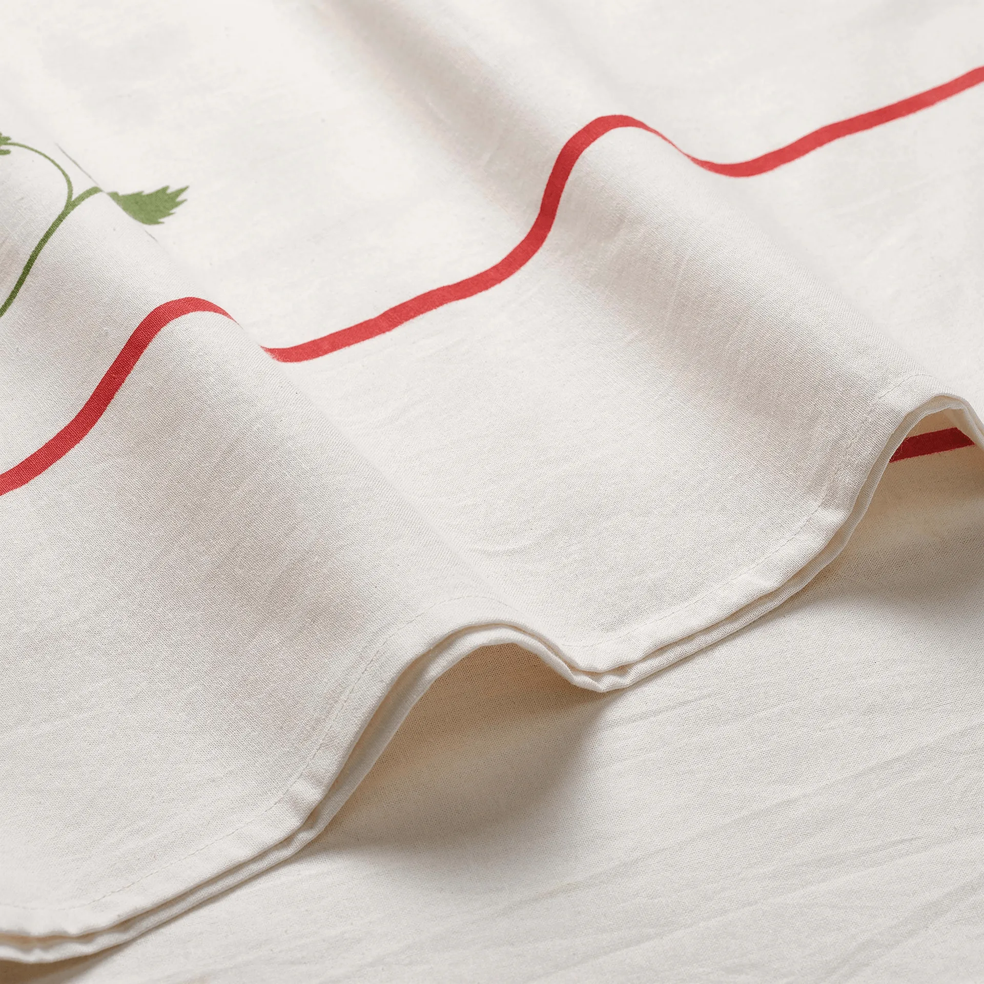 Wild Strawberry mantel de mesa, Red, 350x150 cm Pick a Poppy