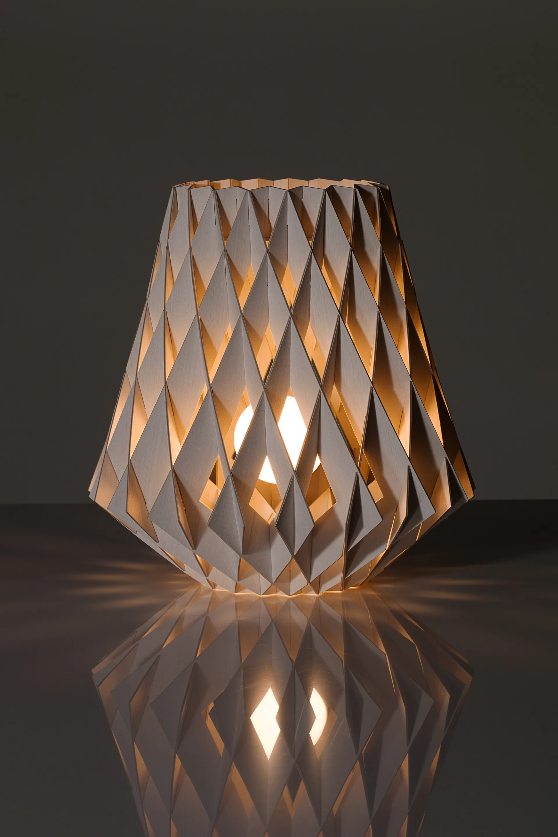 Lámpara de mesa Pilke Signature Ø28 cm, blanco Pilke