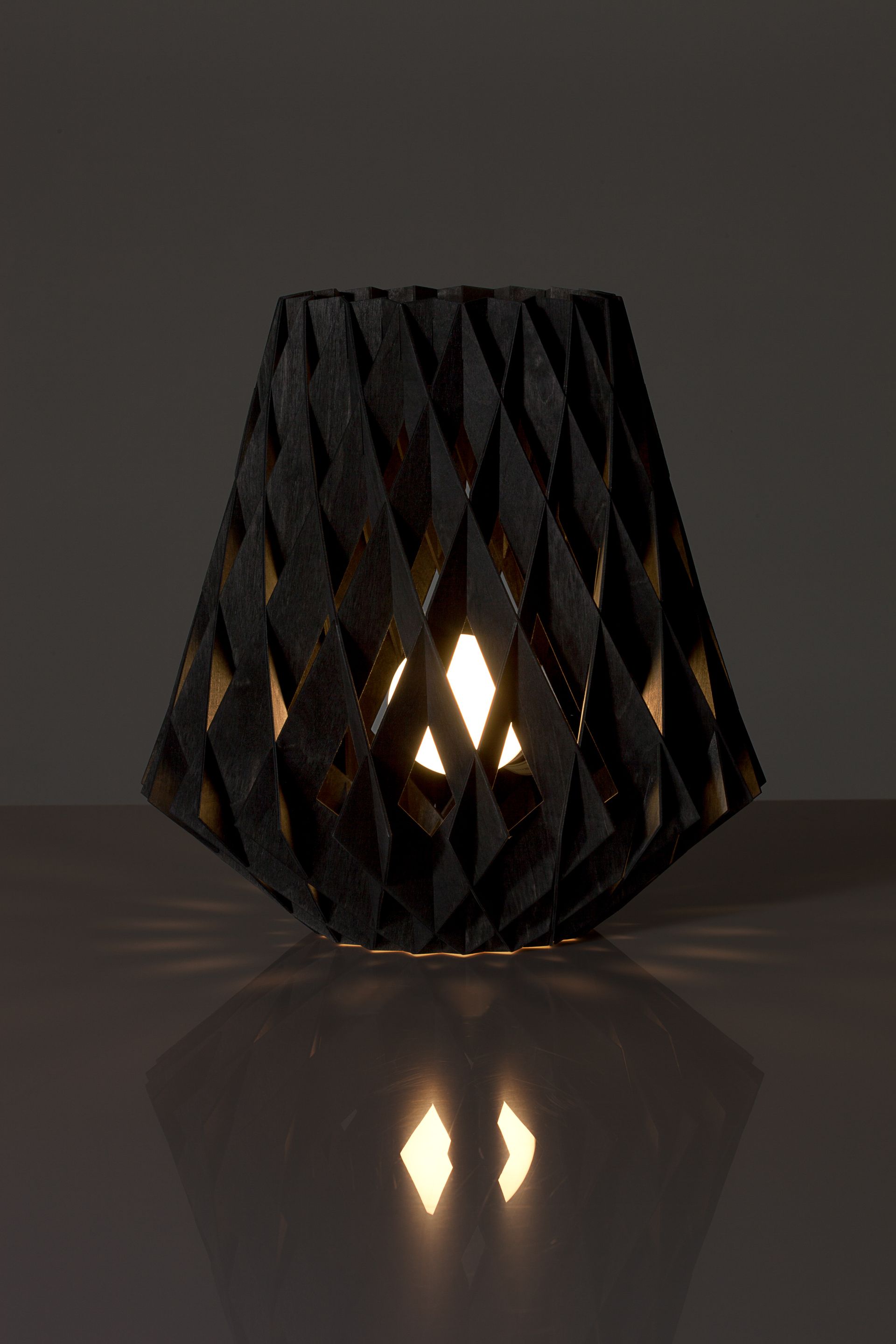 Lámpara de mesa Pilke Signature Ø28 cm, negro Pilke