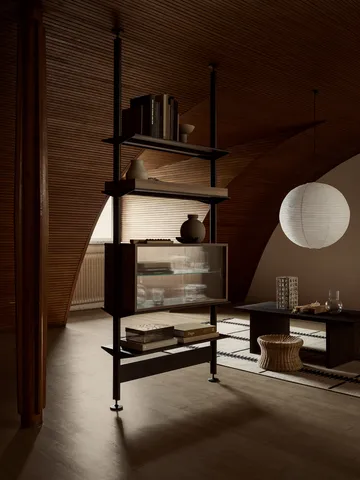 Vitrina Pira  - Nogal–vidrio estriado, 90x31 cm, respaldo de vidrio - Pira