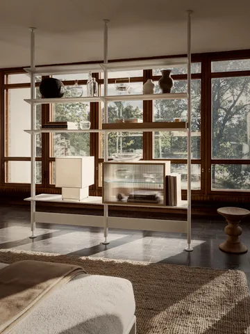 Vitrina Pira  - Roble blanqueado–vidrio estriado, 70x31 cm, 4 puertas - Pira