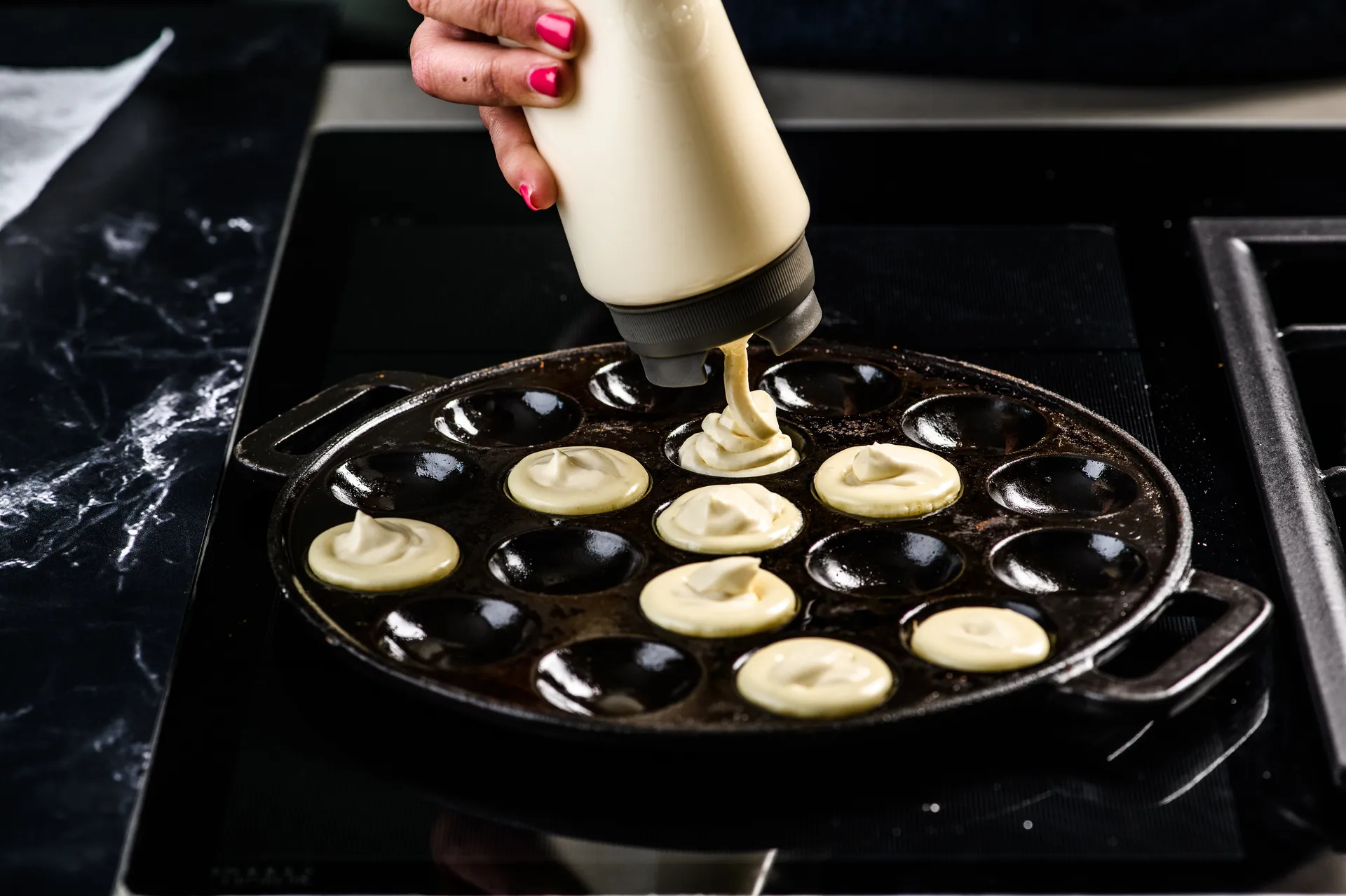 Set de 2 botellas exprimibles decoración Plate-it 22 cm, Blanco-gris Plate It