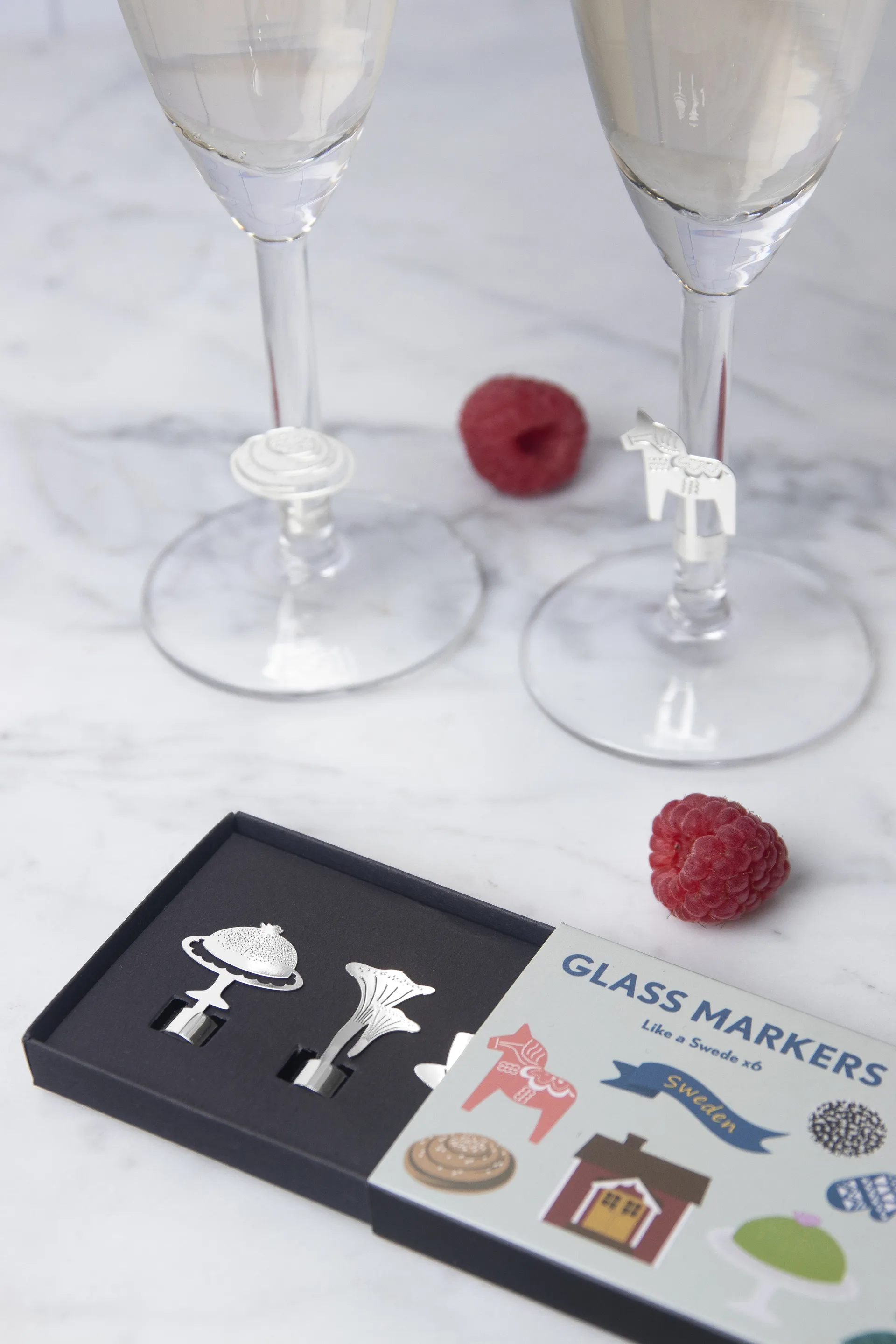 6 Marcadores de copas Like a swede, Plateado-metal Pluto Design