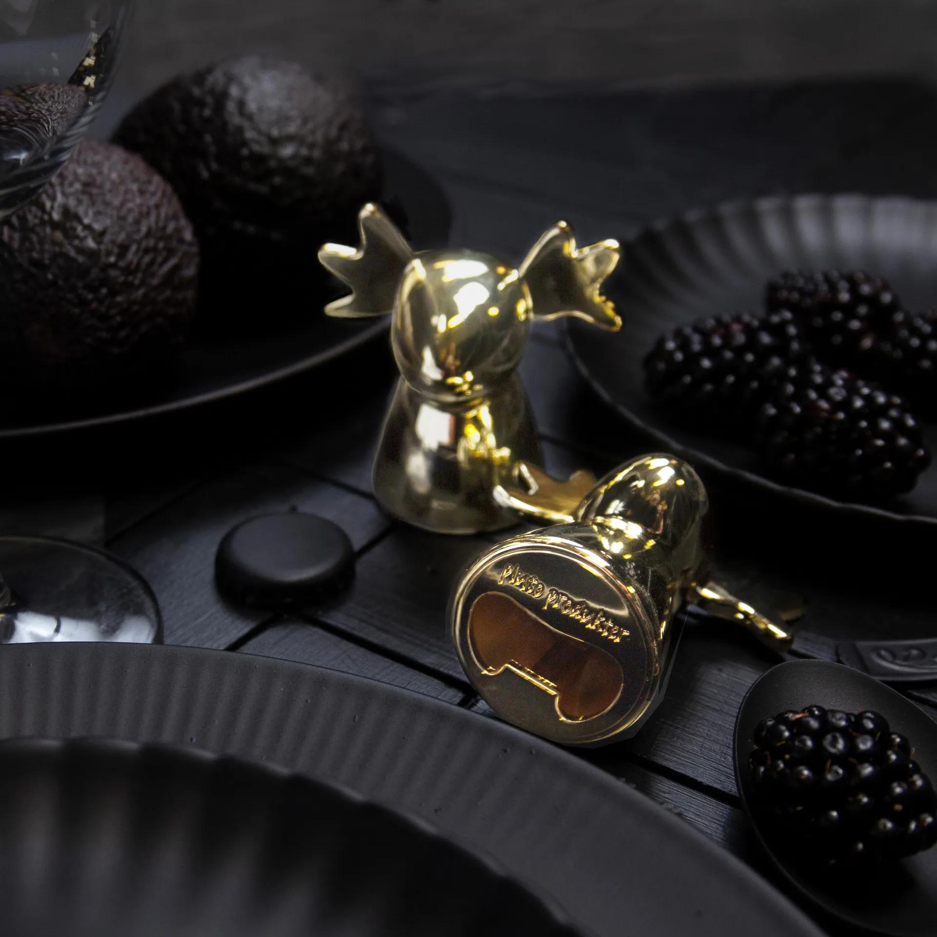 Abrebotellas alce, Dorado Pluto Design