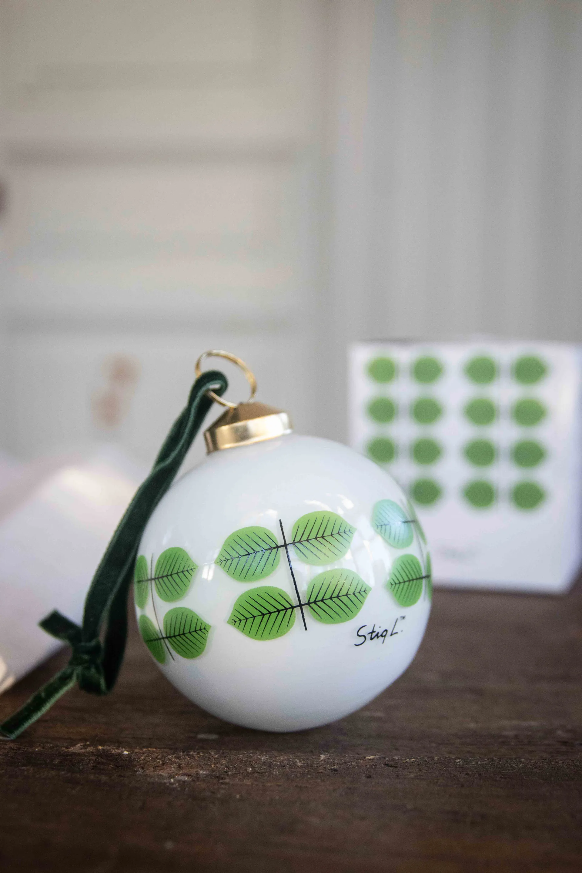 Bola para árbol de Navidad Stig L Berså Ø8 cm, Blanco-verde Pluto Design