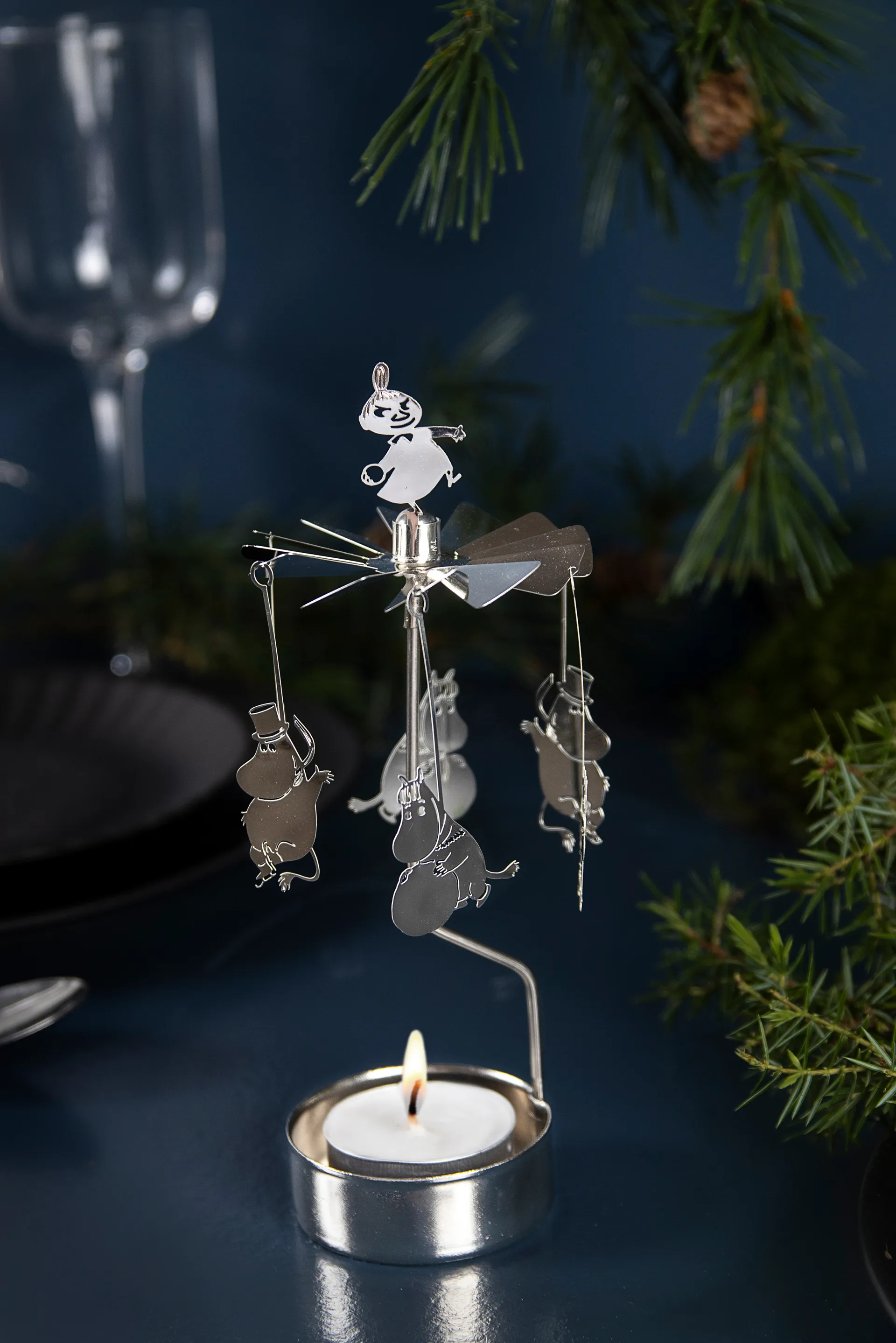 Candelabro giratorio Mumin, Invierno Pluto Design