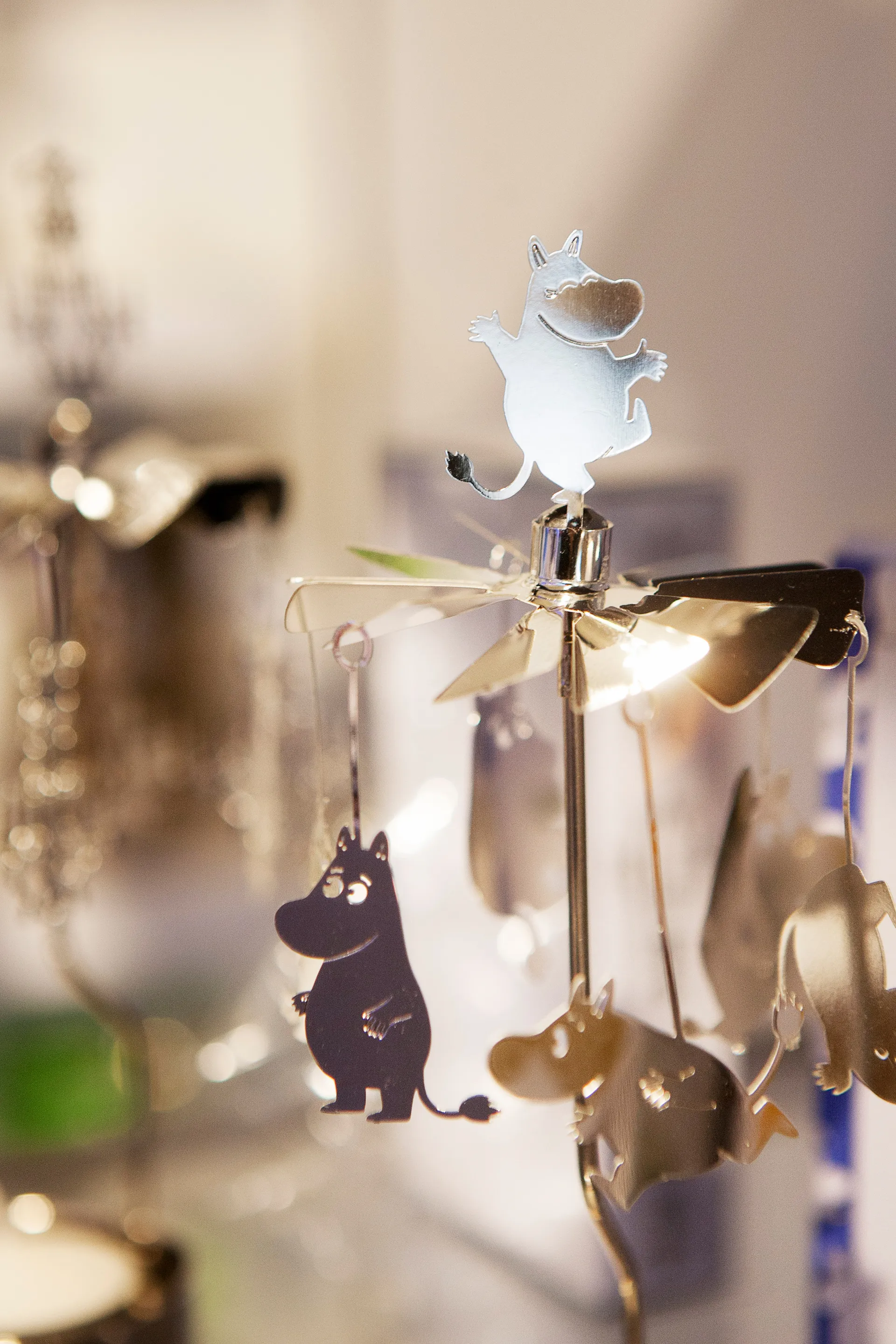 Candelabro giratorio Mumin, Mumin Pluto Design