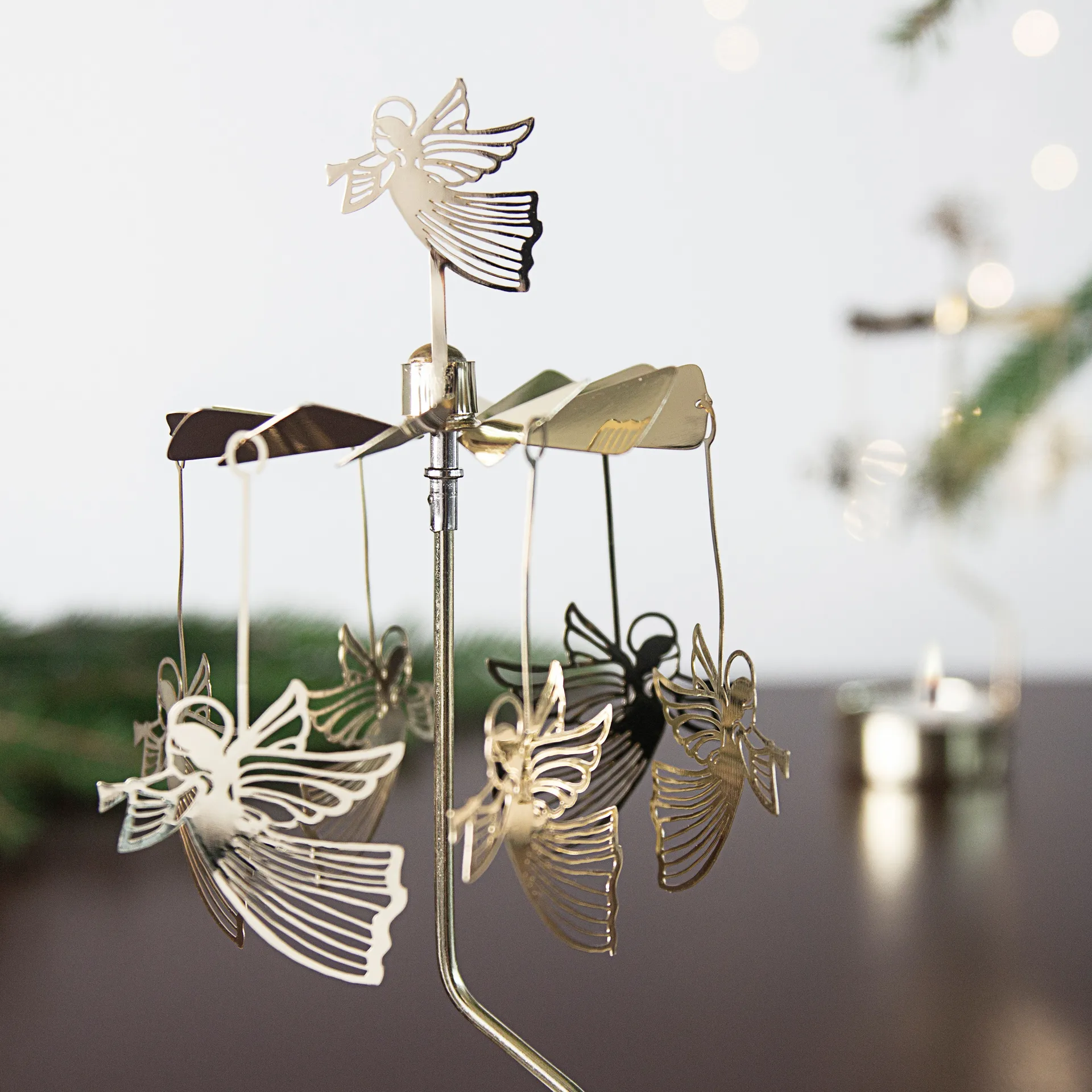 Carrillón con ángeles voladores, Dorado Pluto Design