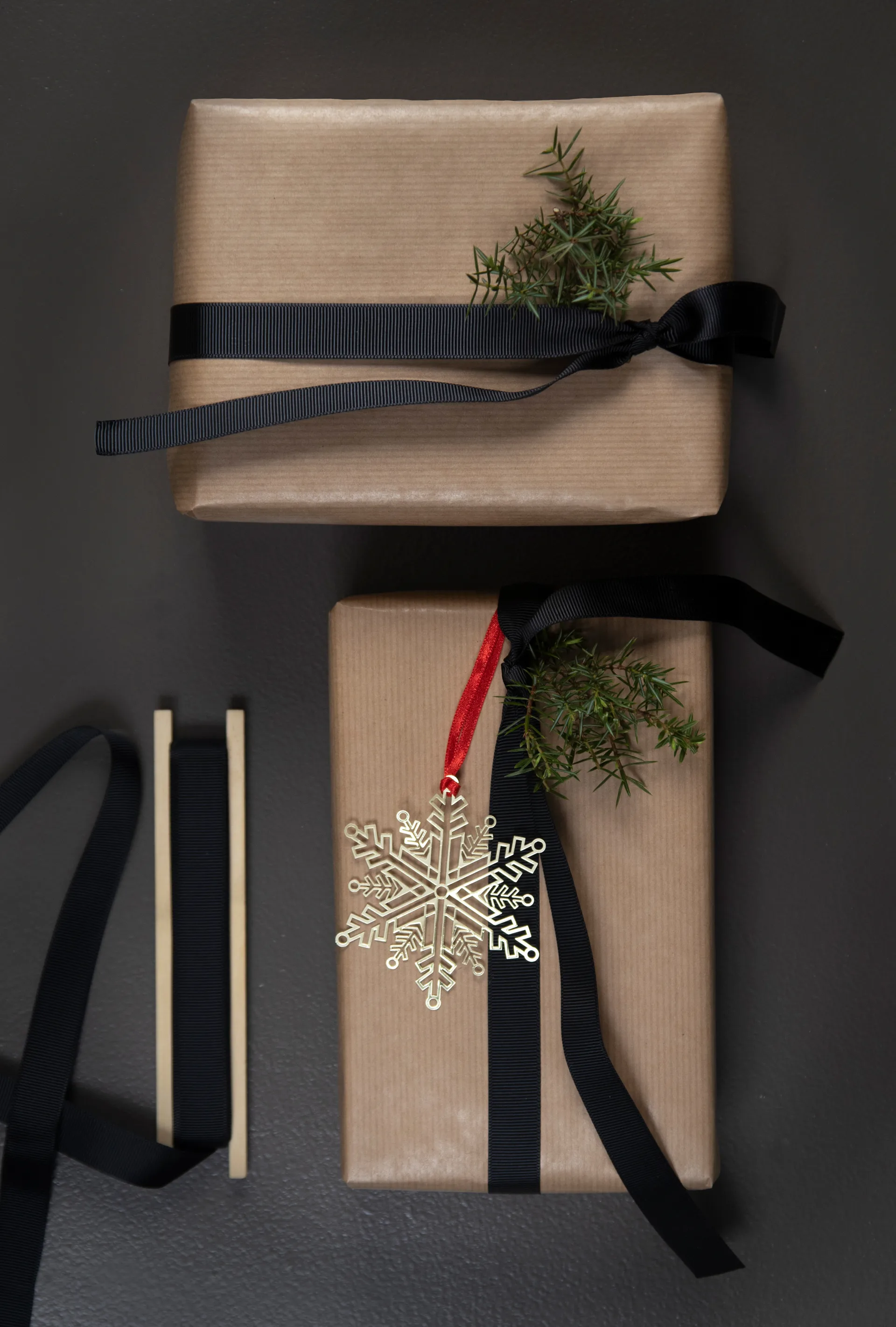 Colgante de Navidad Pluto metal, Estrella de nieve, color dorado Pluto Design