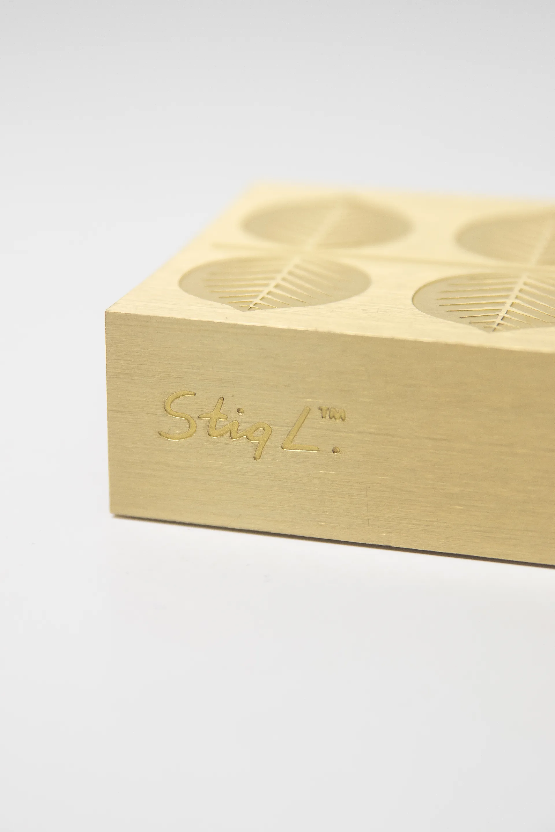 Estuche para cerillas Stig L Berså 6,8x12 cm, Dorado Pluto Design