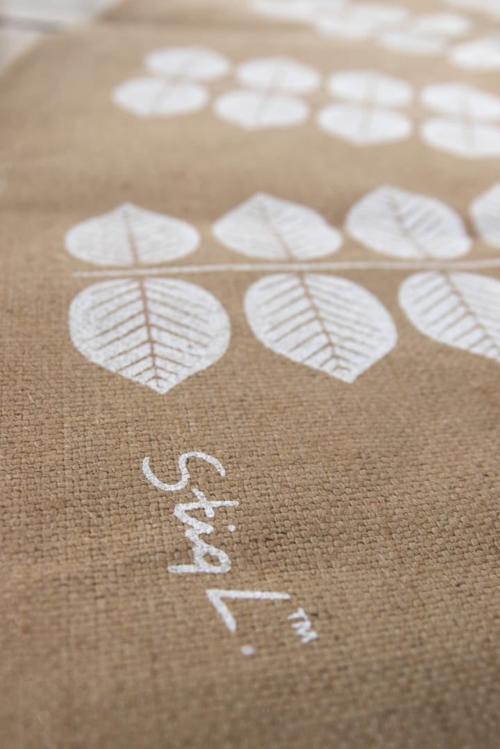 Faldón para árbol de Navidad Stig L Berså Ø110 cm, Crudo-blanco Pluto Design