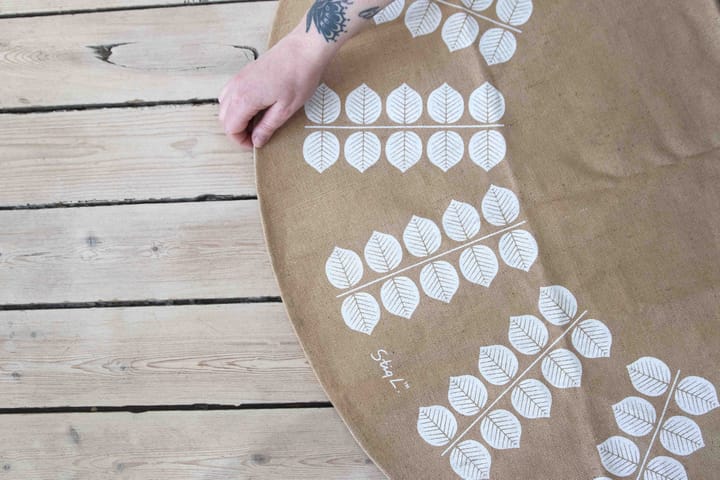 Faldón para árbol de Navidad Stig L Berså Ø110 cm, Crudo-blanco Pluto Design