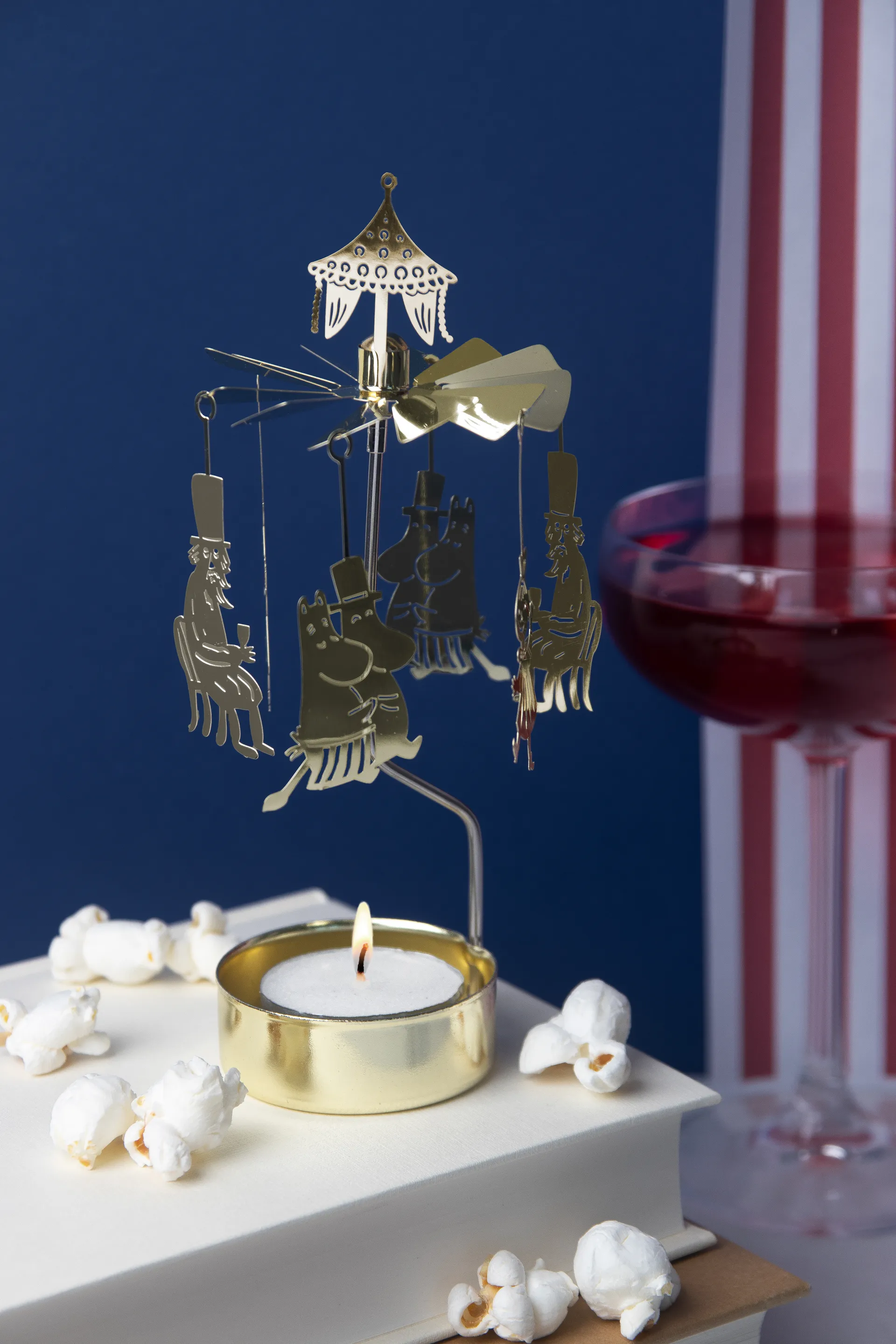 Portavelas giratorio fiesta Mumin, Dorado-metal Pluto Design