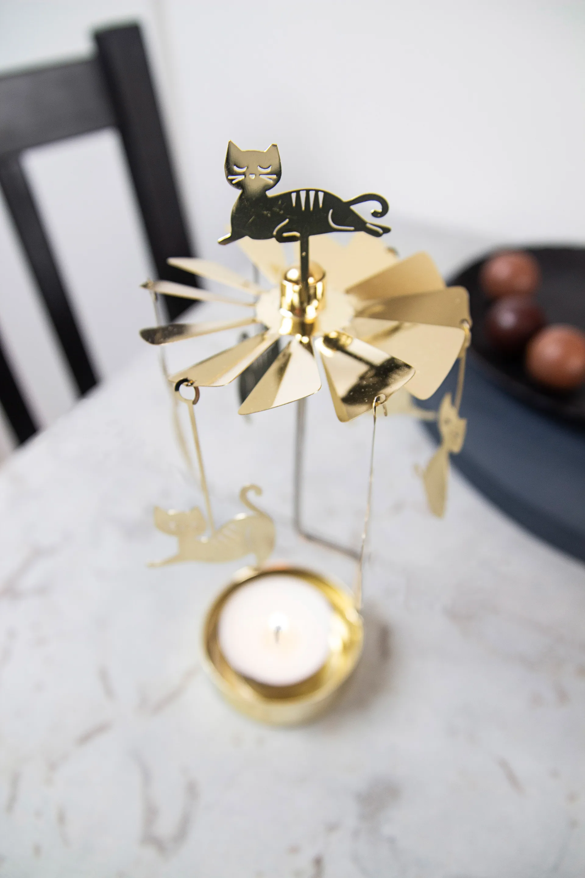 Portavelas giratorio Kattfamilj, Dorado Pluto Design