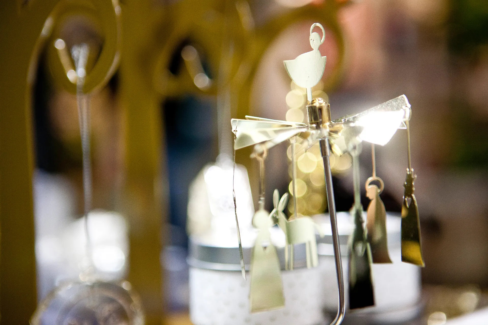 Portavelas giratorio Navidad, Portal de Belén, dorado Pluto Design