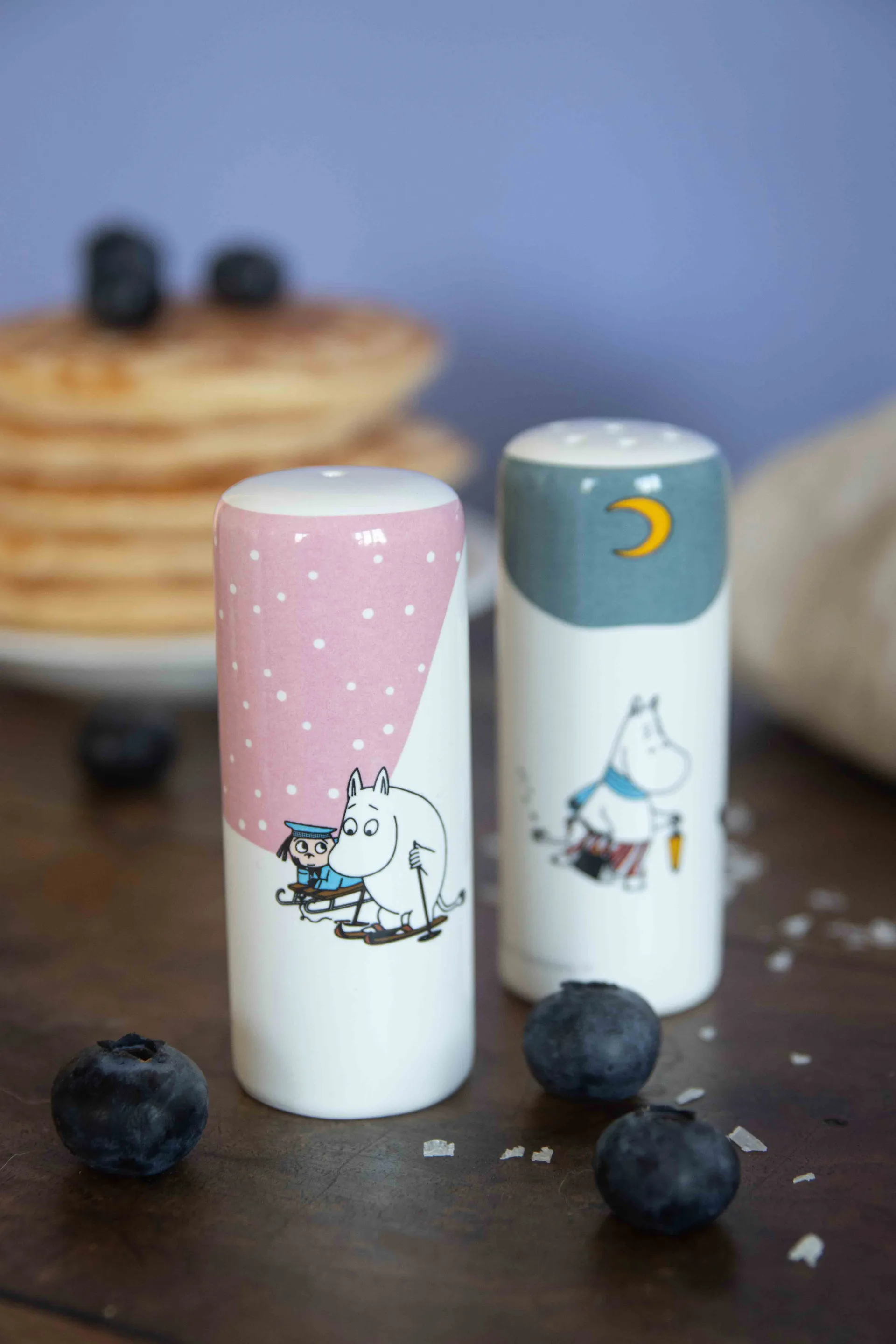 Salero y pimientero invierno Mumin, Rosa-azul-blanco Pluto Design