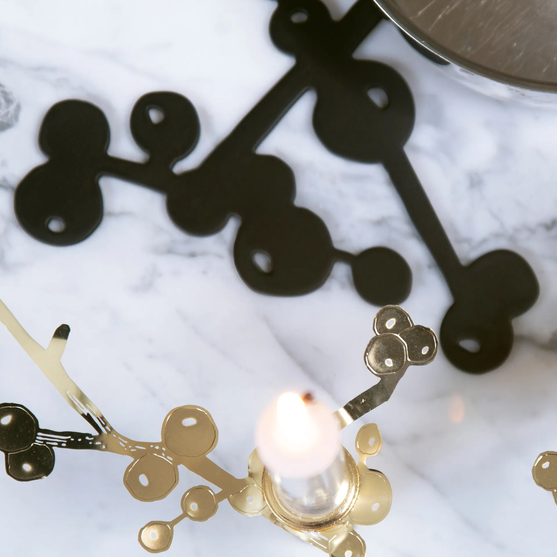 Salvamanteles Berry, negro Pluto Design