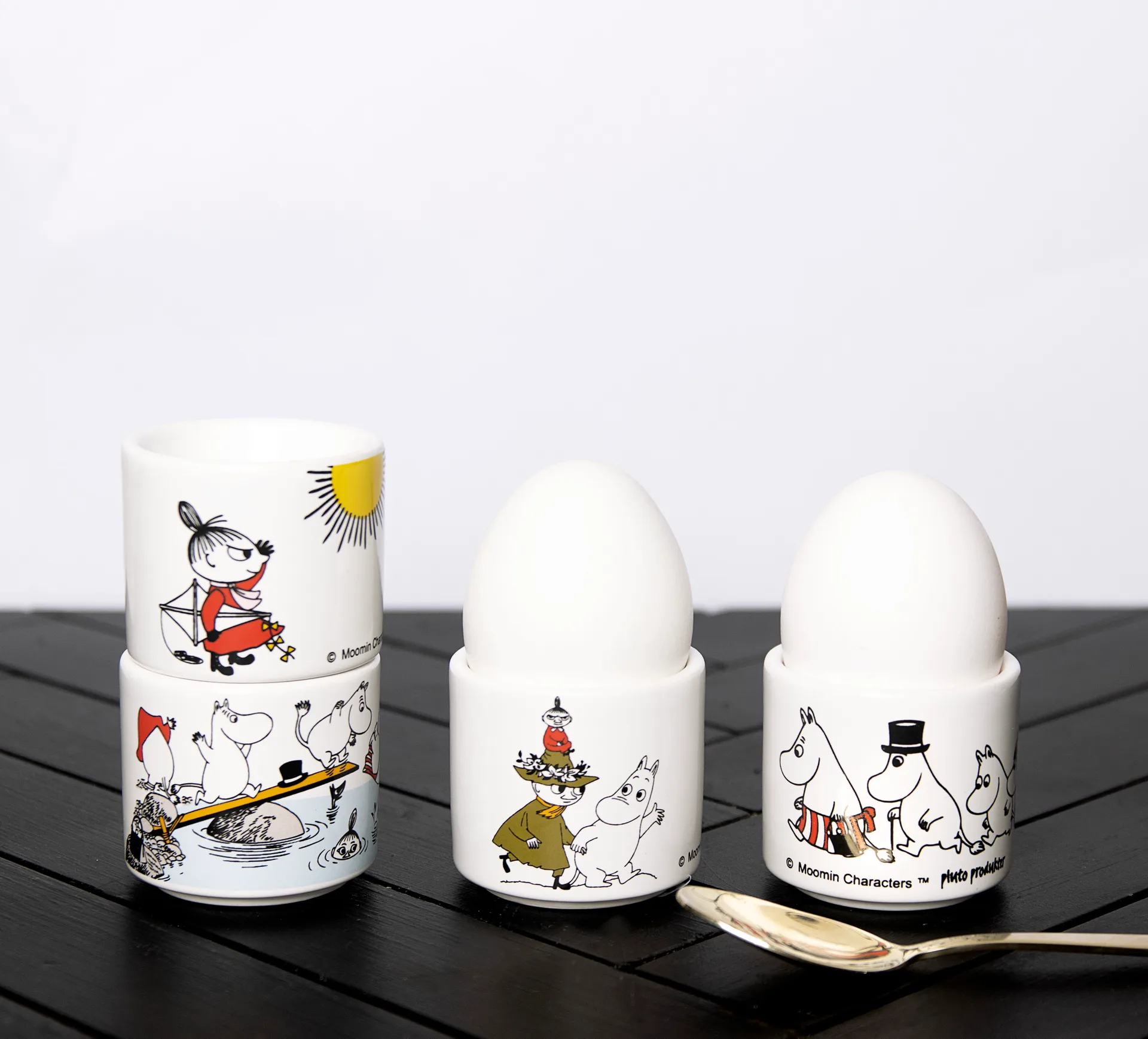 Set de 4 hueveras Mumin färg, blanco con motivo Pluto Design