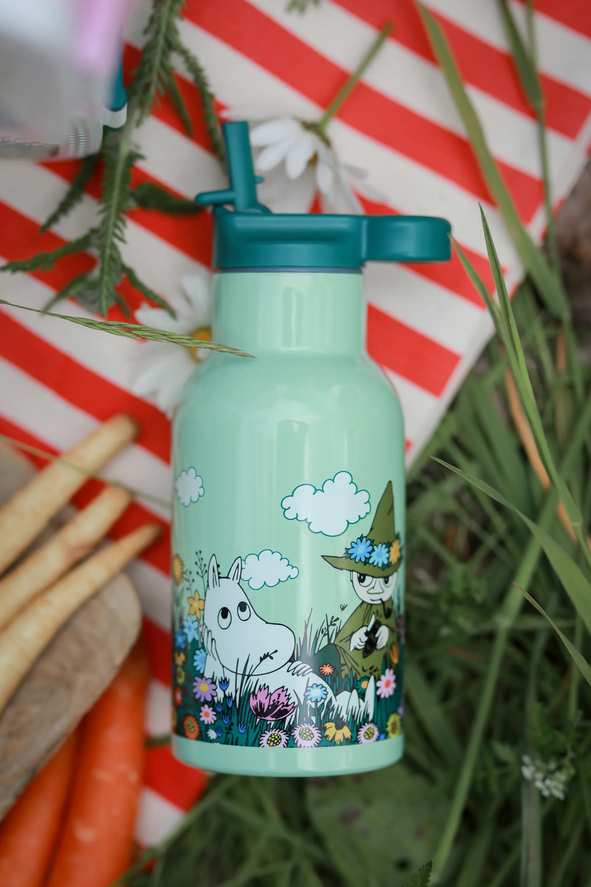 Botella de agua Moomin Meadow 34 cl, Verde Rätt Start