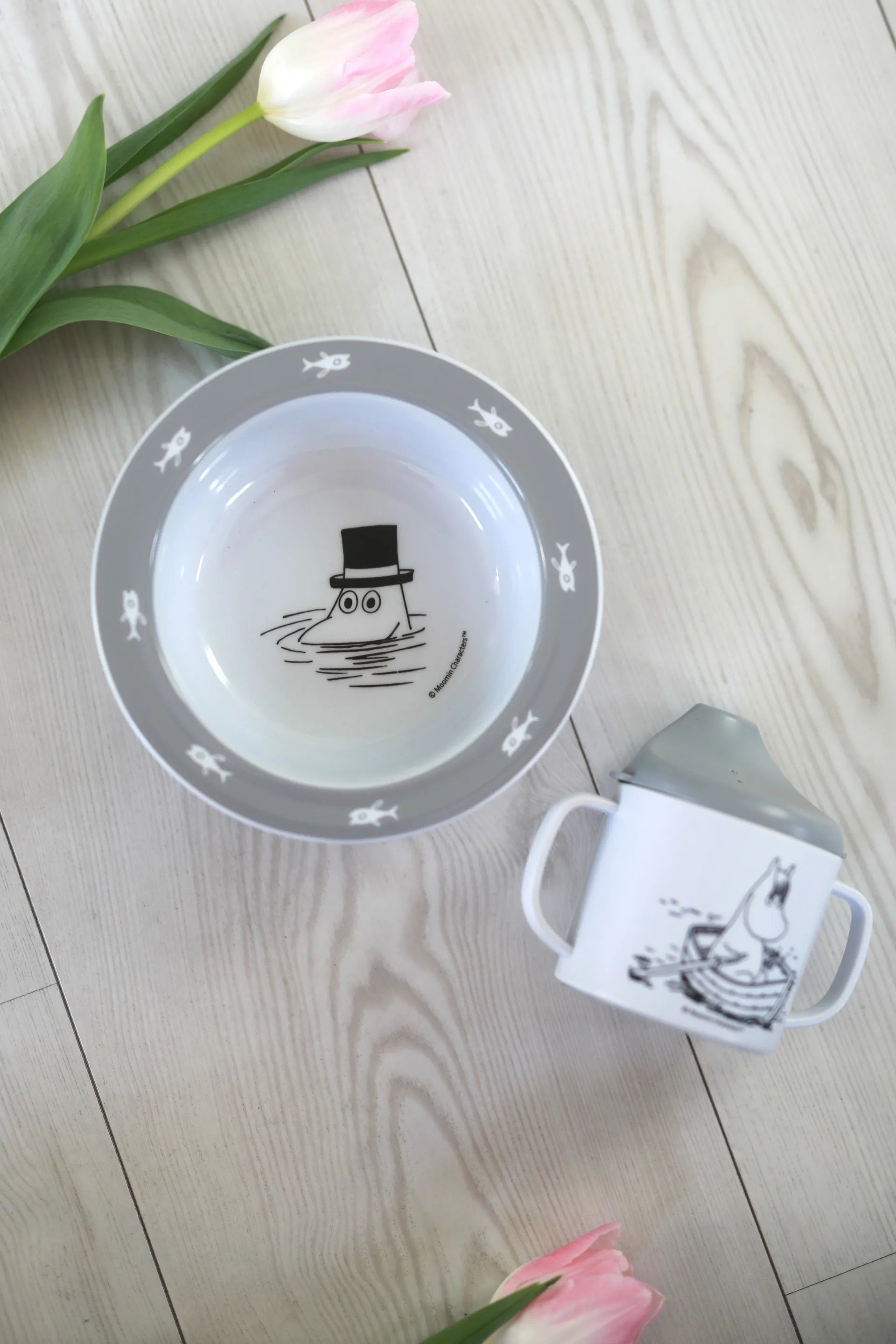 Mumin Vatten & Bad taza con boquilla y plato con ventosa, Gris Rätt Start