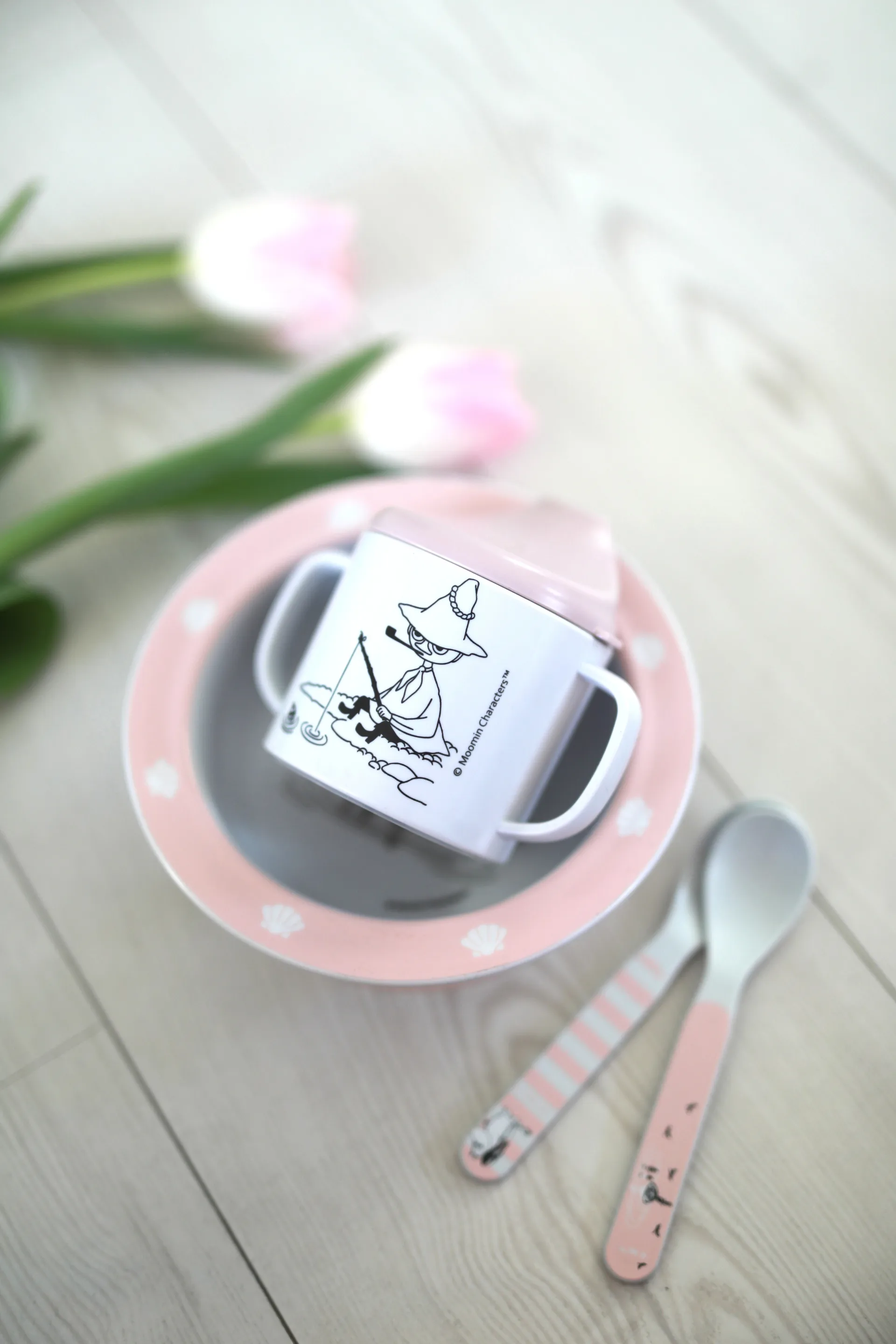 Mumin Vatten & Bad taza con boquilla y plato con ventosa, Rosa Rätt Start