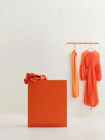 Cómoda alta con patas Relief 41x115 cm naranja - Relief