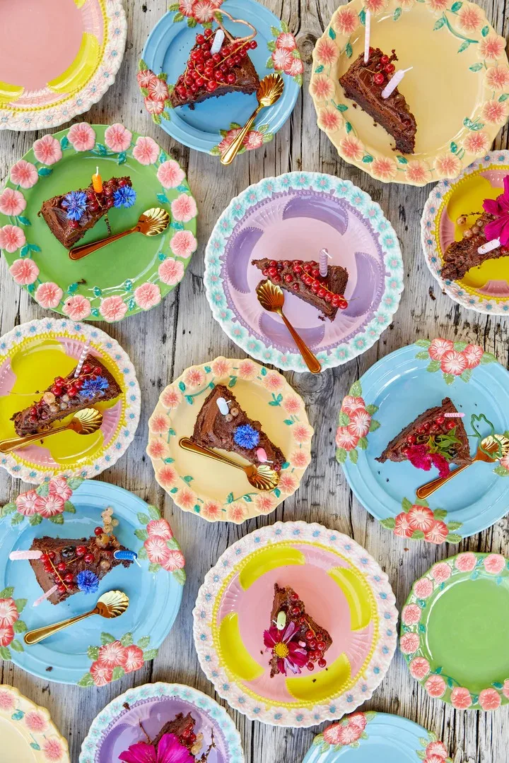 Plato de cerámica Rice Embossed Flower Ø25,5 cm, Sage green RICE