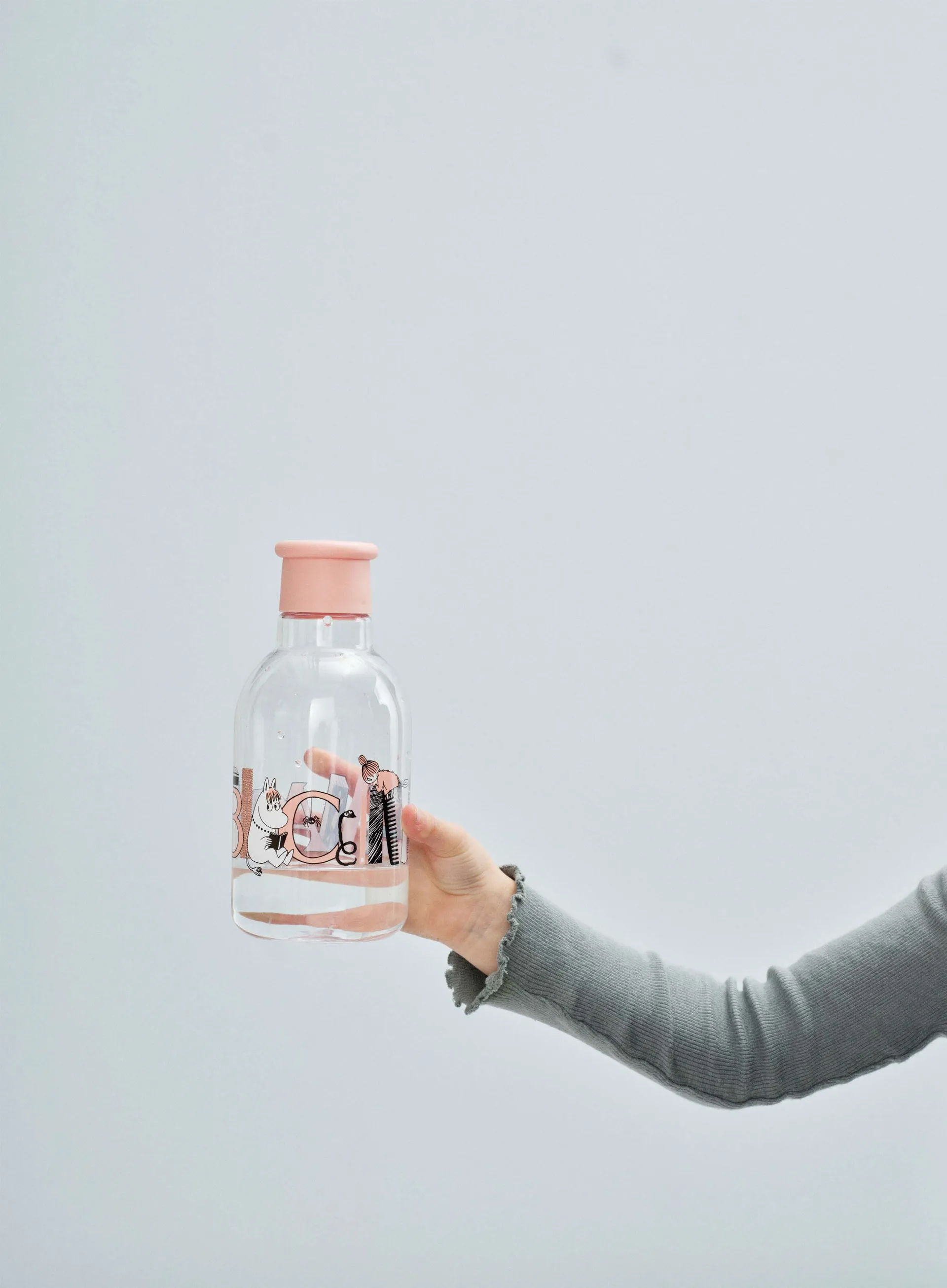 Botella de agua DRINK-IT Moomin ABC 0,5 L, Salmon RIG-TIG