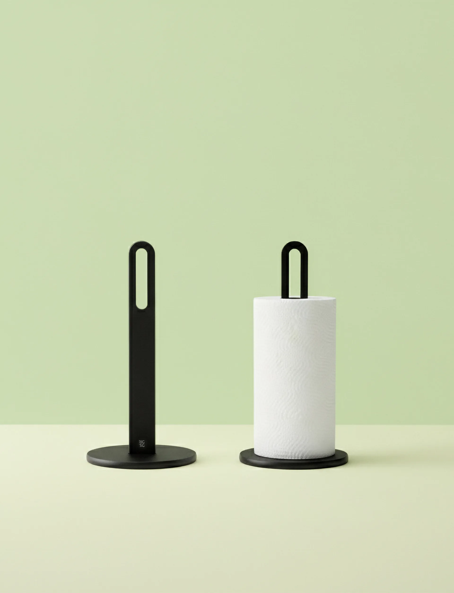 Portarrollos de papel de cocina SPIN-IT , Negro RIG-TIG