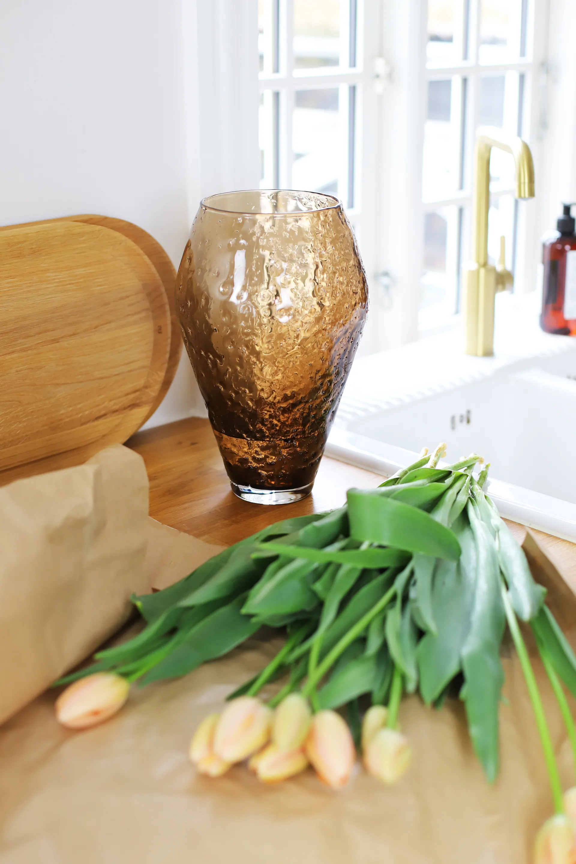 Jarrón de vidrio Crushed large, Sepia brown Ro Collection