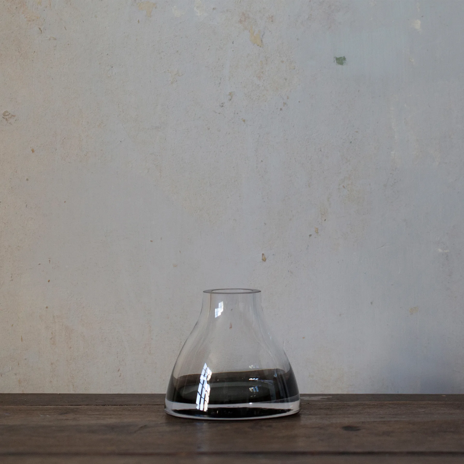 Jarrón Flower Vase no. 1, Smoked grey Ro Collection