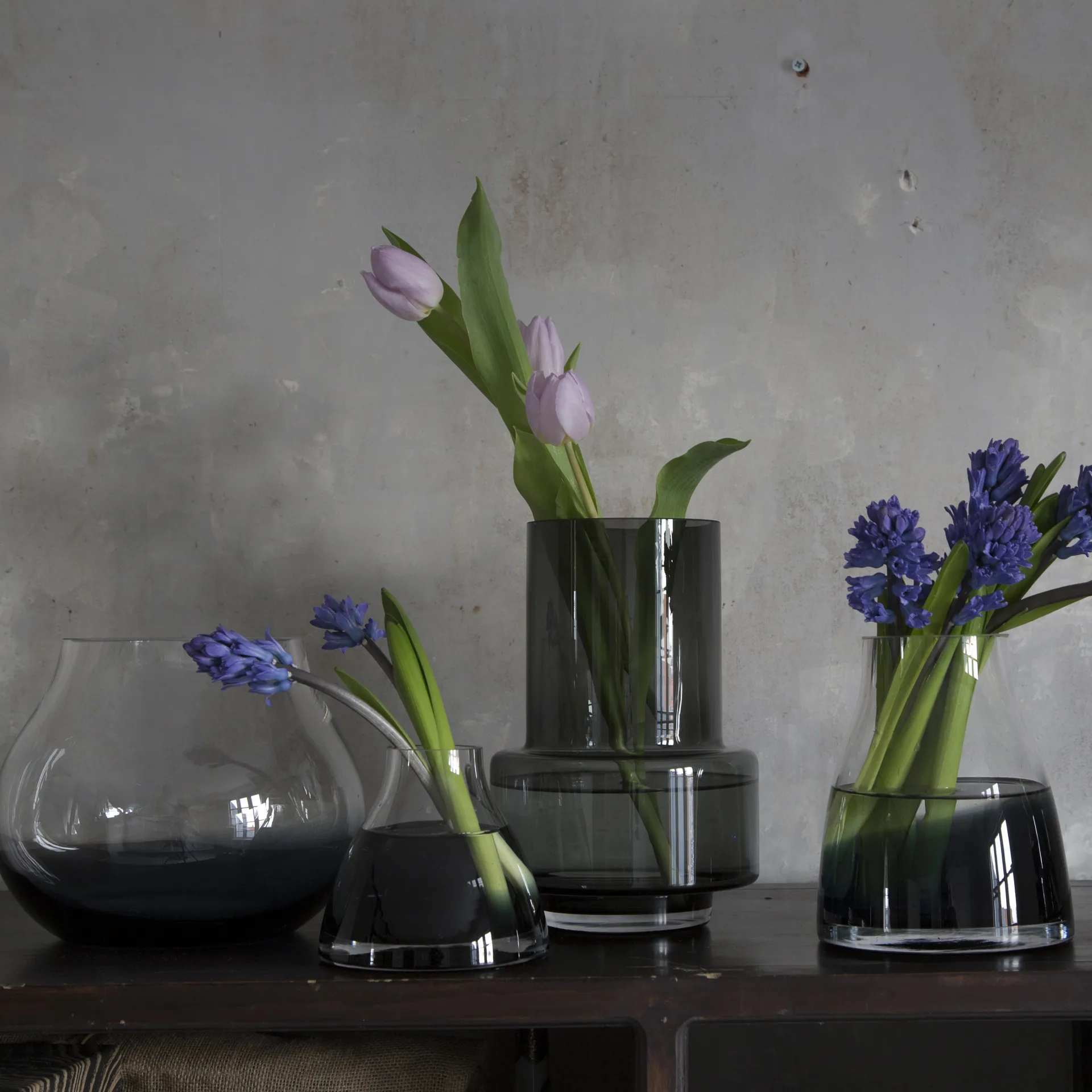 Jarrón Flower Vase no. 1, Smoked grey Ro Collection