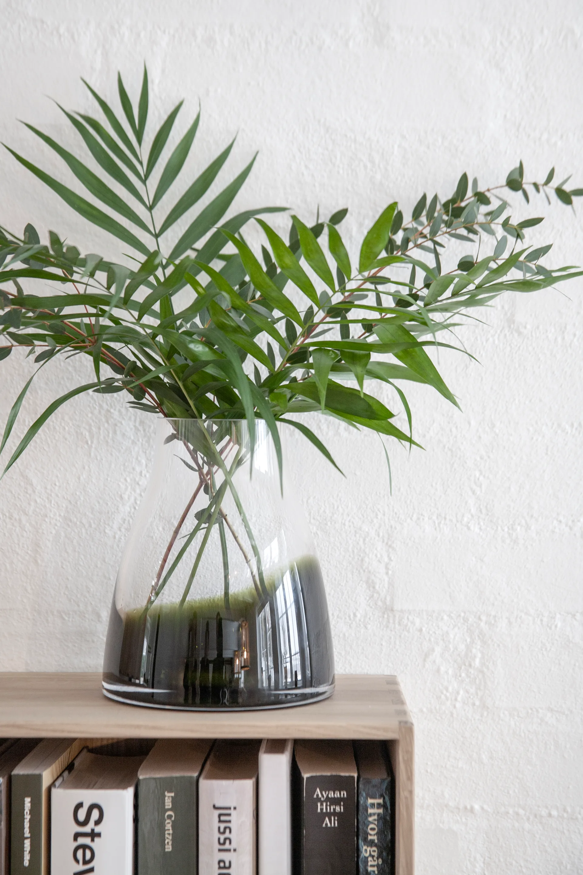 Jarrón Flower Vase no. 2, Moss green Ro Collection