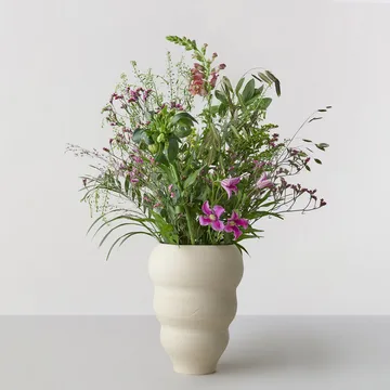 Jarrón Hand turned Vase no. 60 Curved - Vanilla - Ro Collection