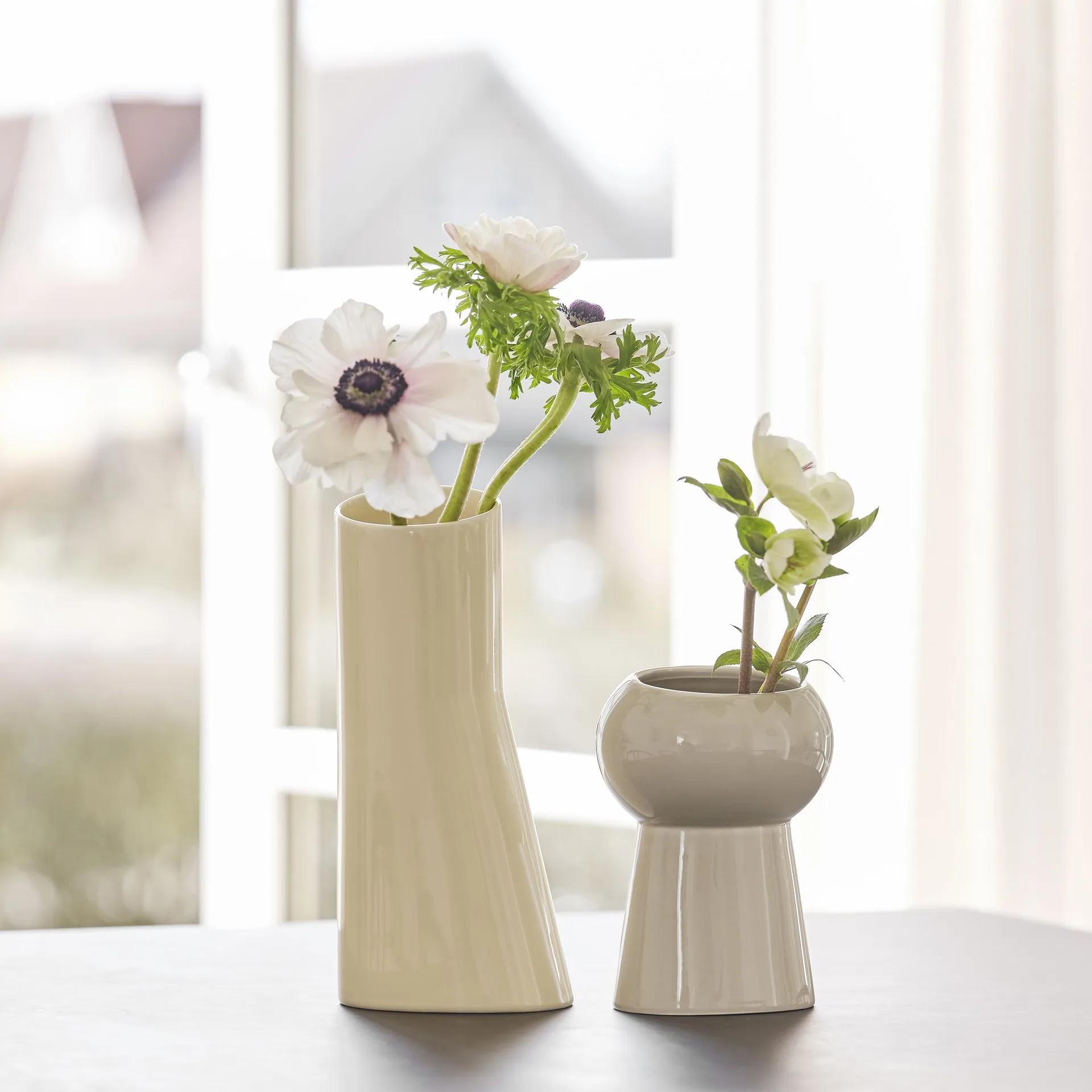 Oval Vase no. 67, Vanilla Ro Collection