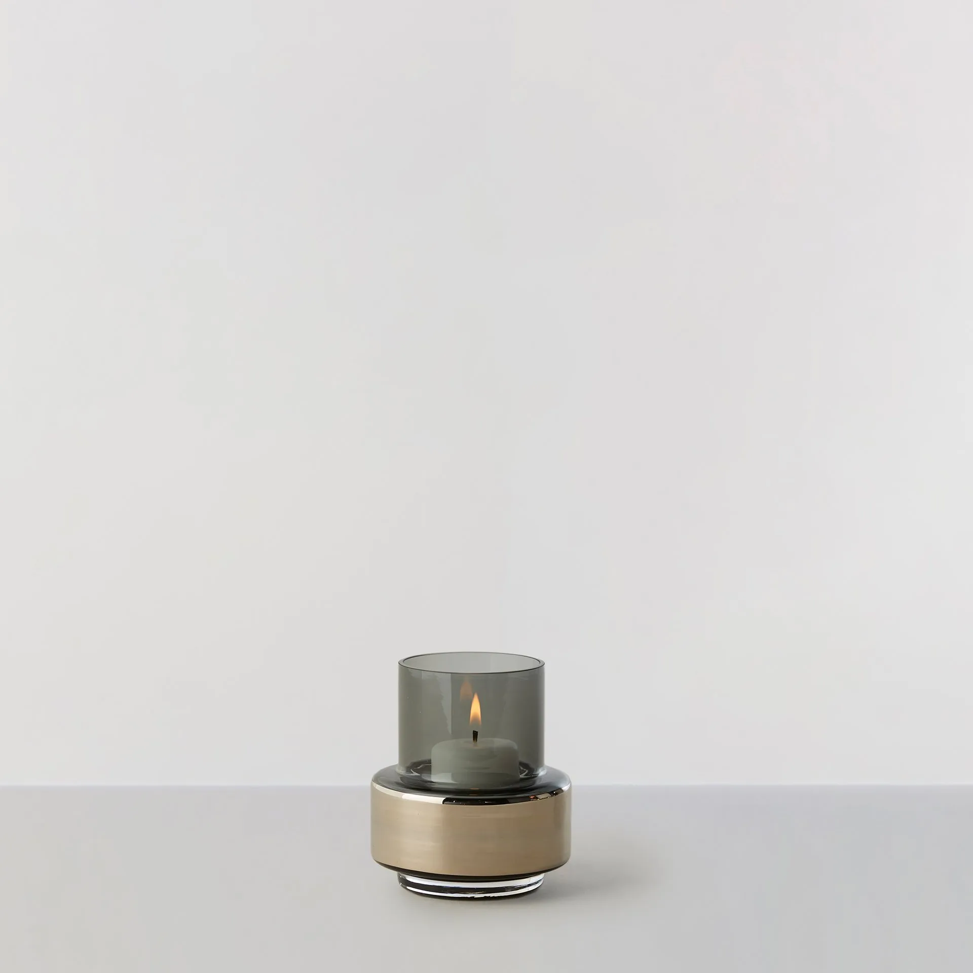 Portavelas Hurricane smoked tealight no. 25, Platino Ro Collection