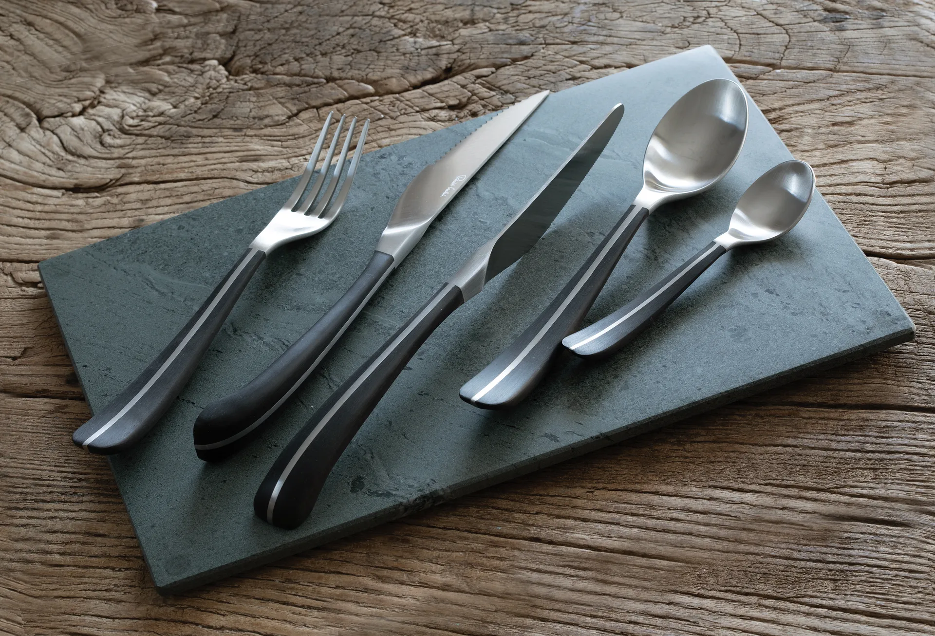 Cucharilla de té Contour, negro Robert Welch