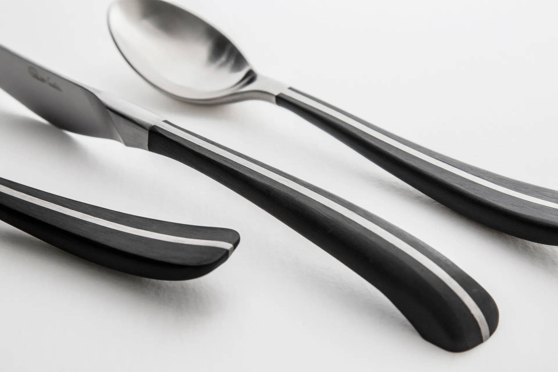 Cucharilla de té Contour, negro Robert Welch