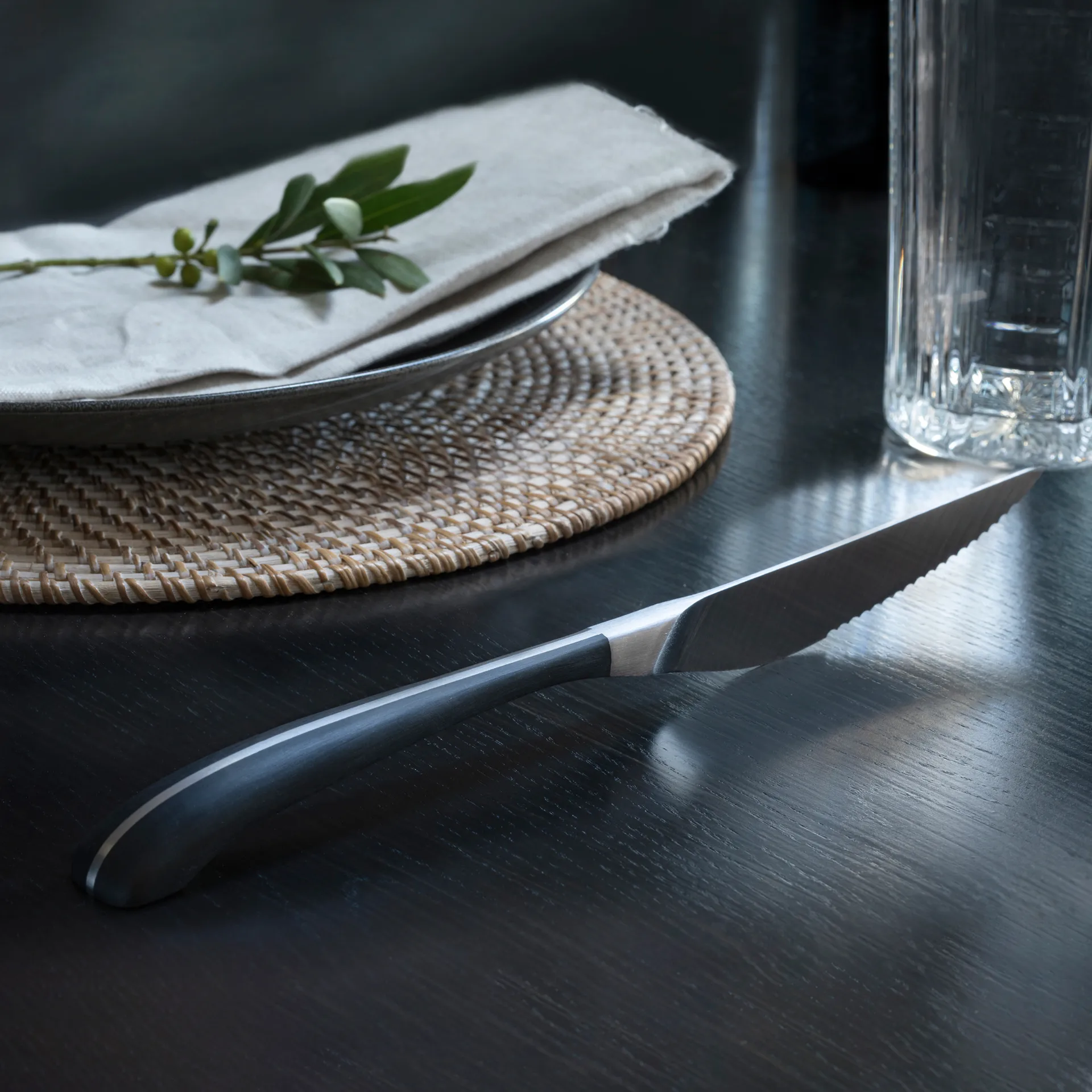 Cuchillo de carne Contour, negro Robert Welch